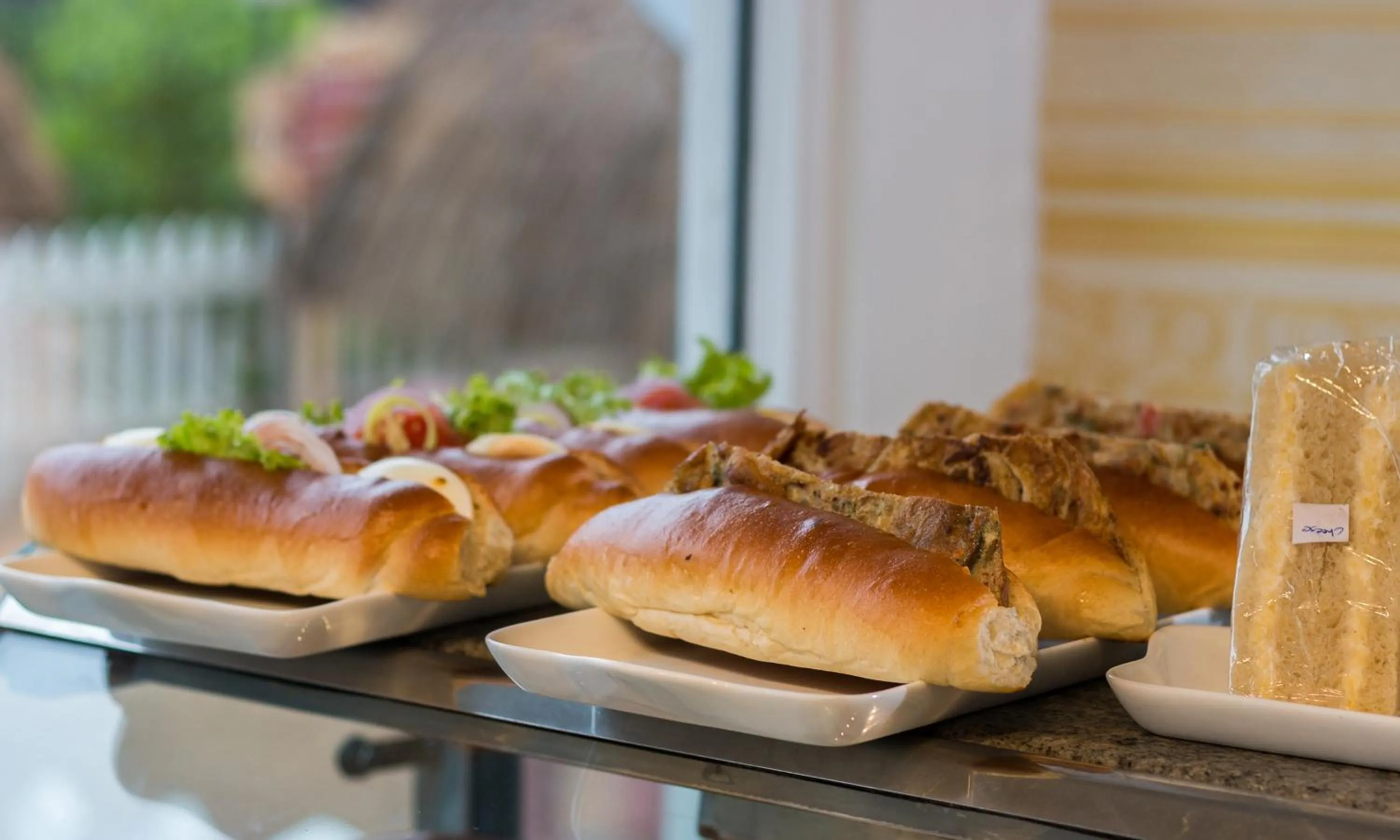 Restaurant/places to eat in Global Towers Hotel & Apartments