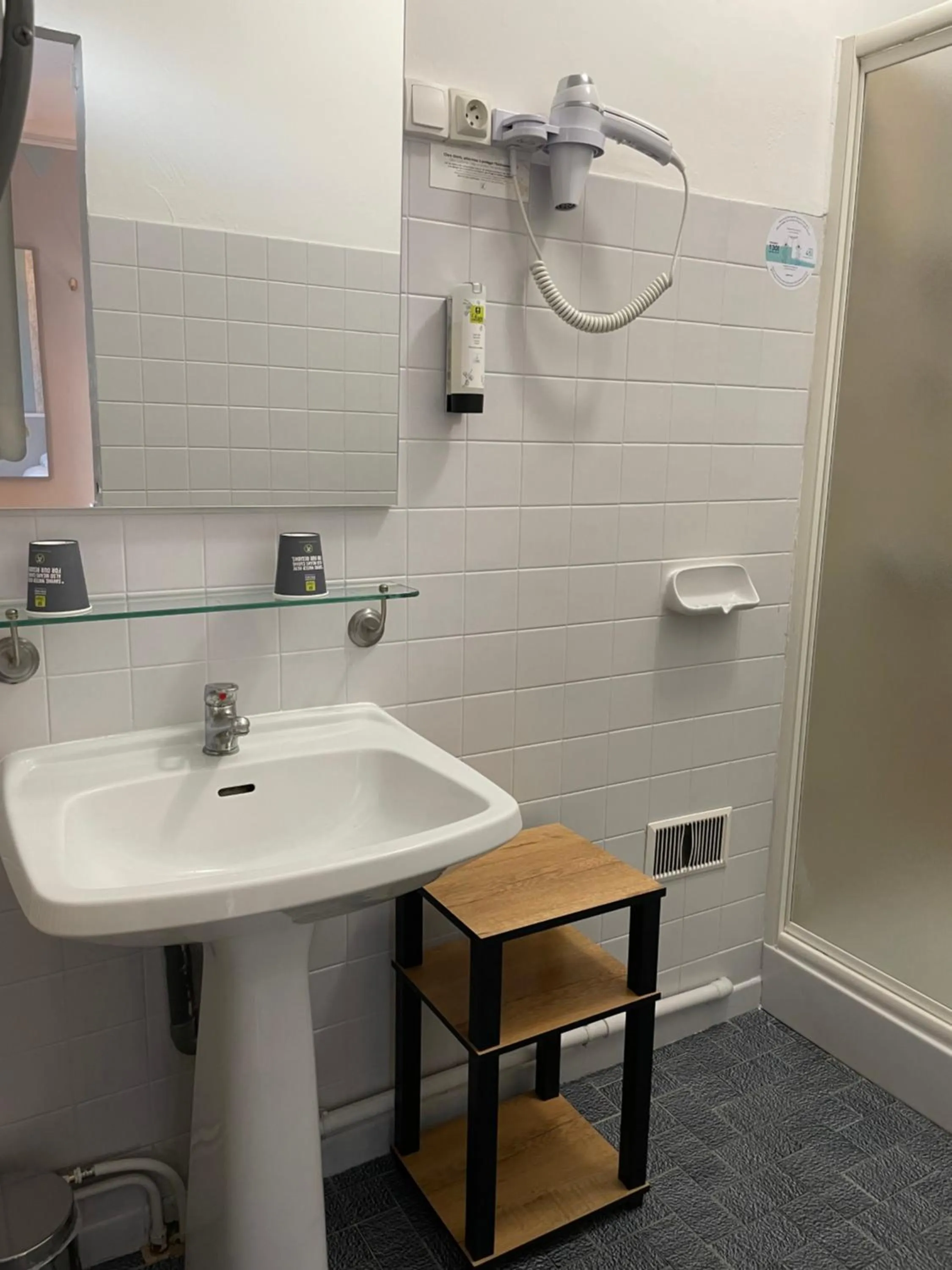 Bathroom in Logis Hôtel Le Clement V