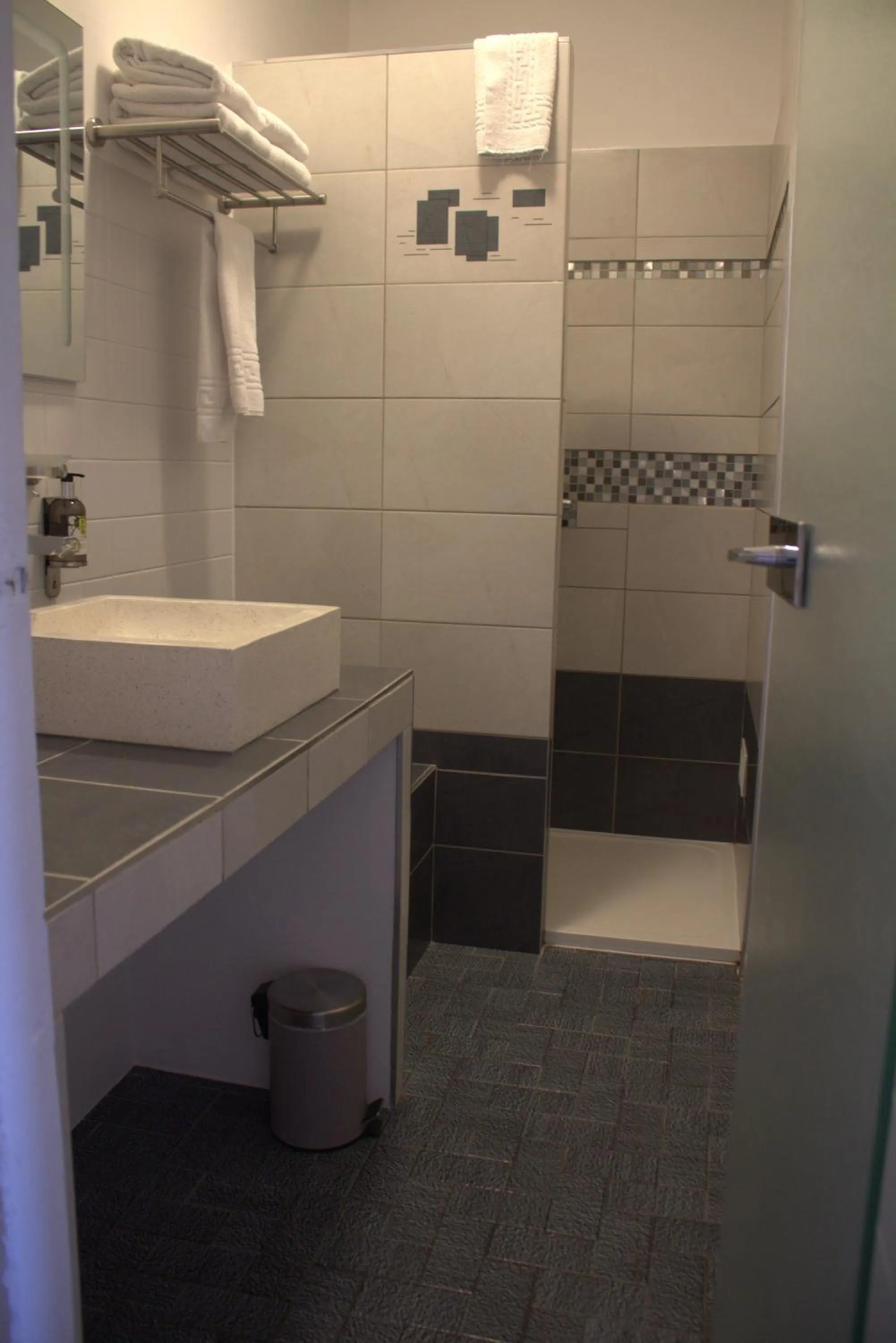 Bathroom in Logis Hôtel Le Clement V