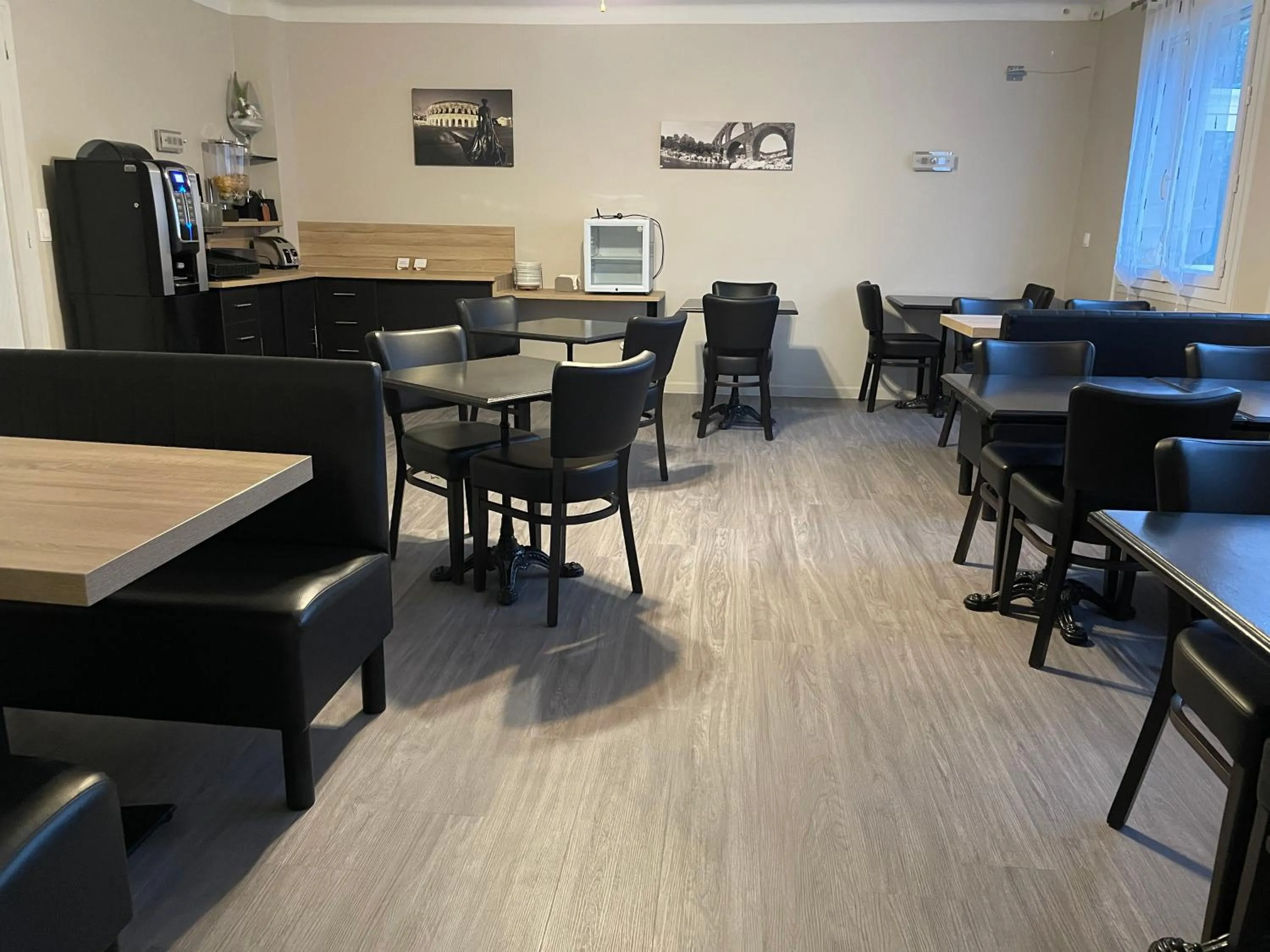 Restaurant/places to eat in Logis Hôtel Le Clement V