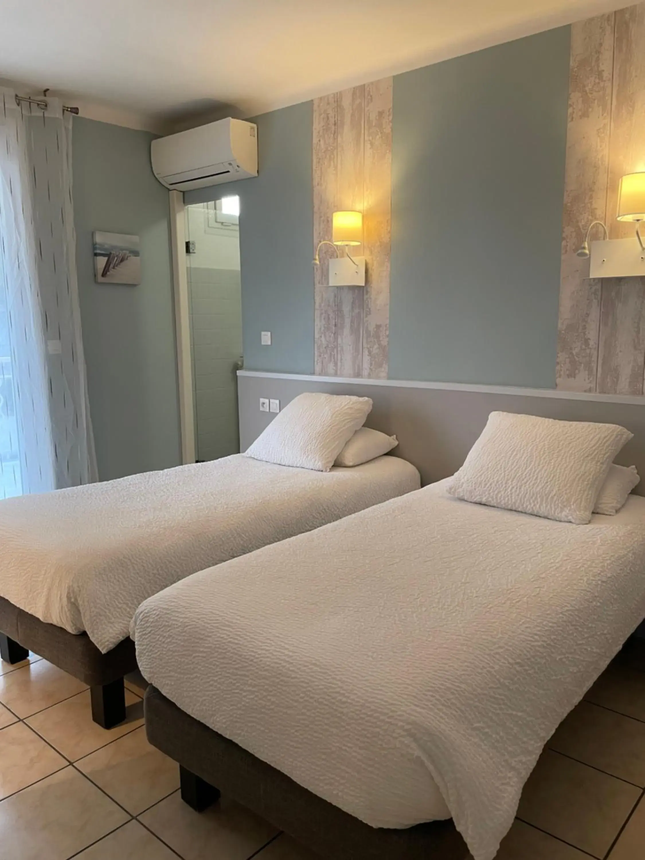 Twin Room with Pool View in Logis Hôtel Le Clement V Twin Room with Pool View in Logis Hôtel Le Clement V