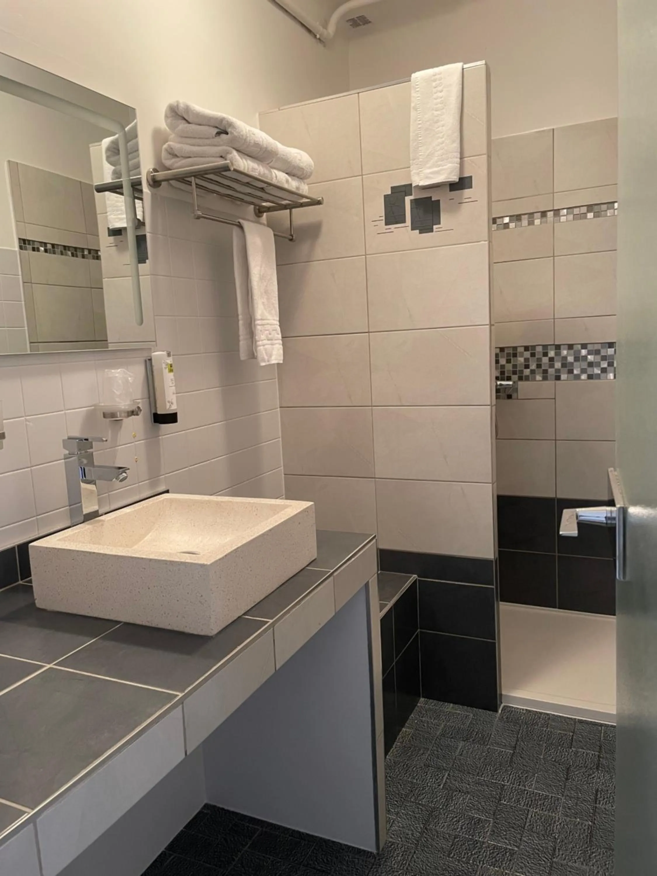 Bathroom in Logis Hôtel Le Clement V