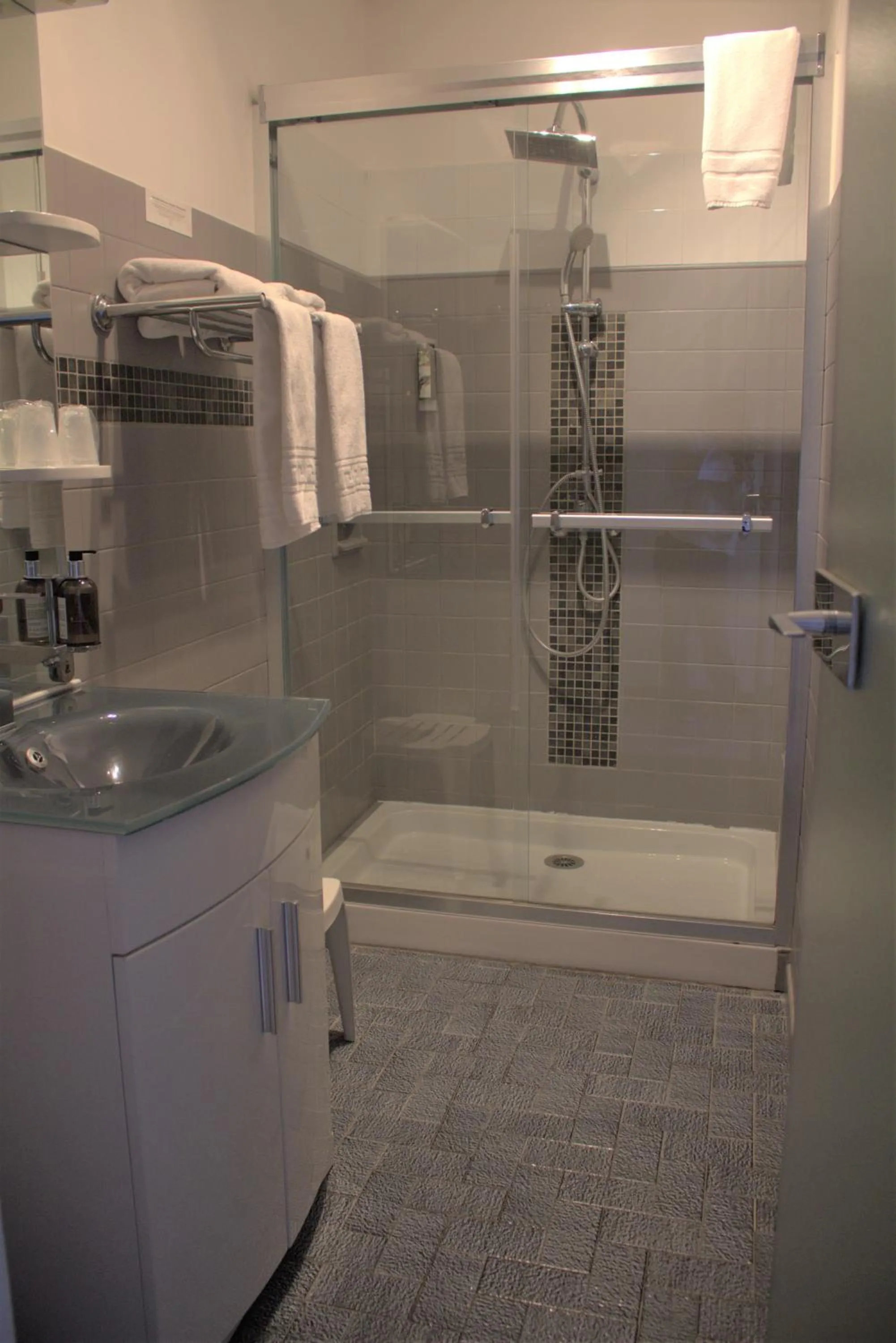 Bathroom in Logis Hôtel Le Clement V