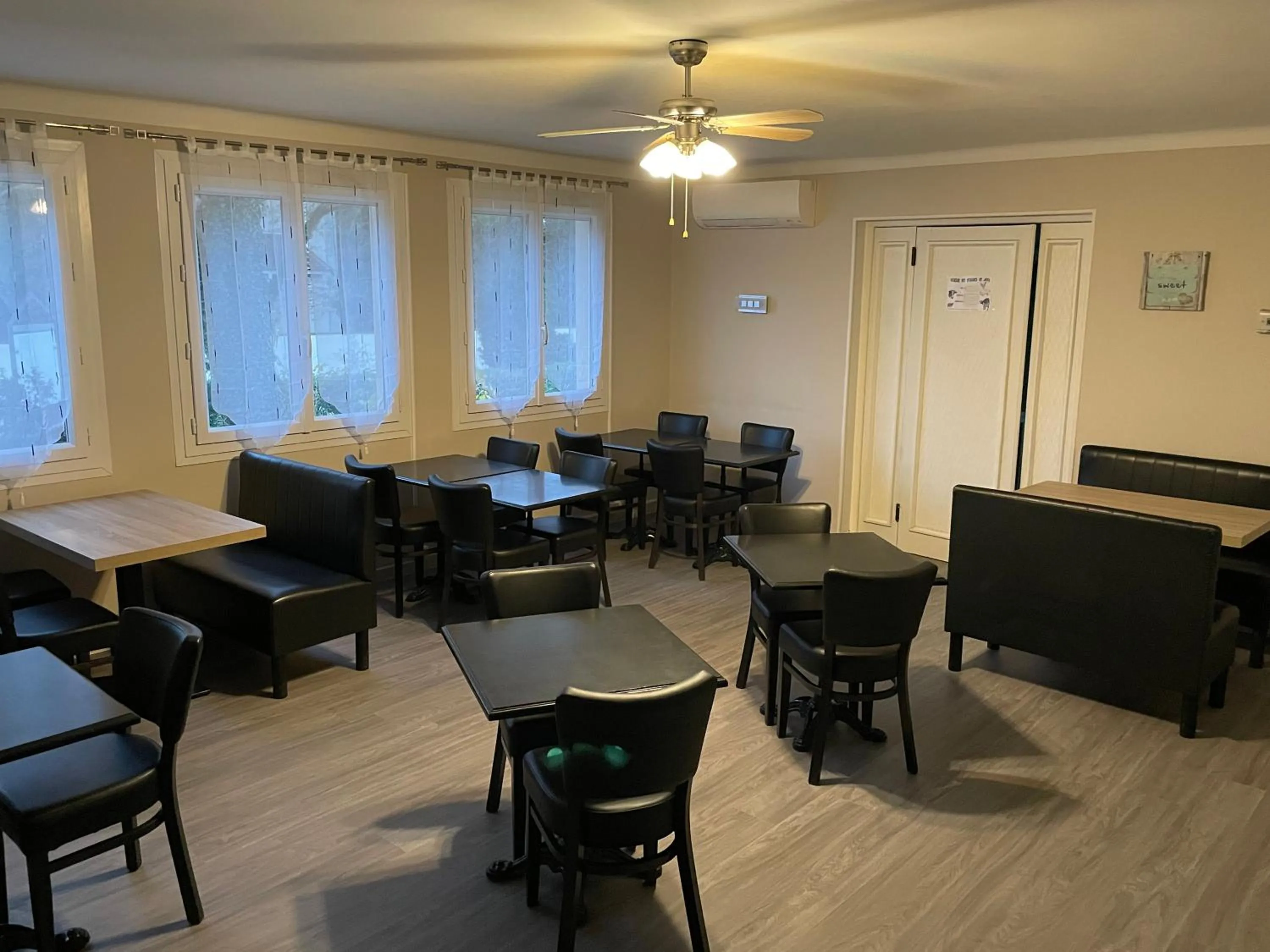 Restaurant/places to eat in Logis Hôtel Le Clement V