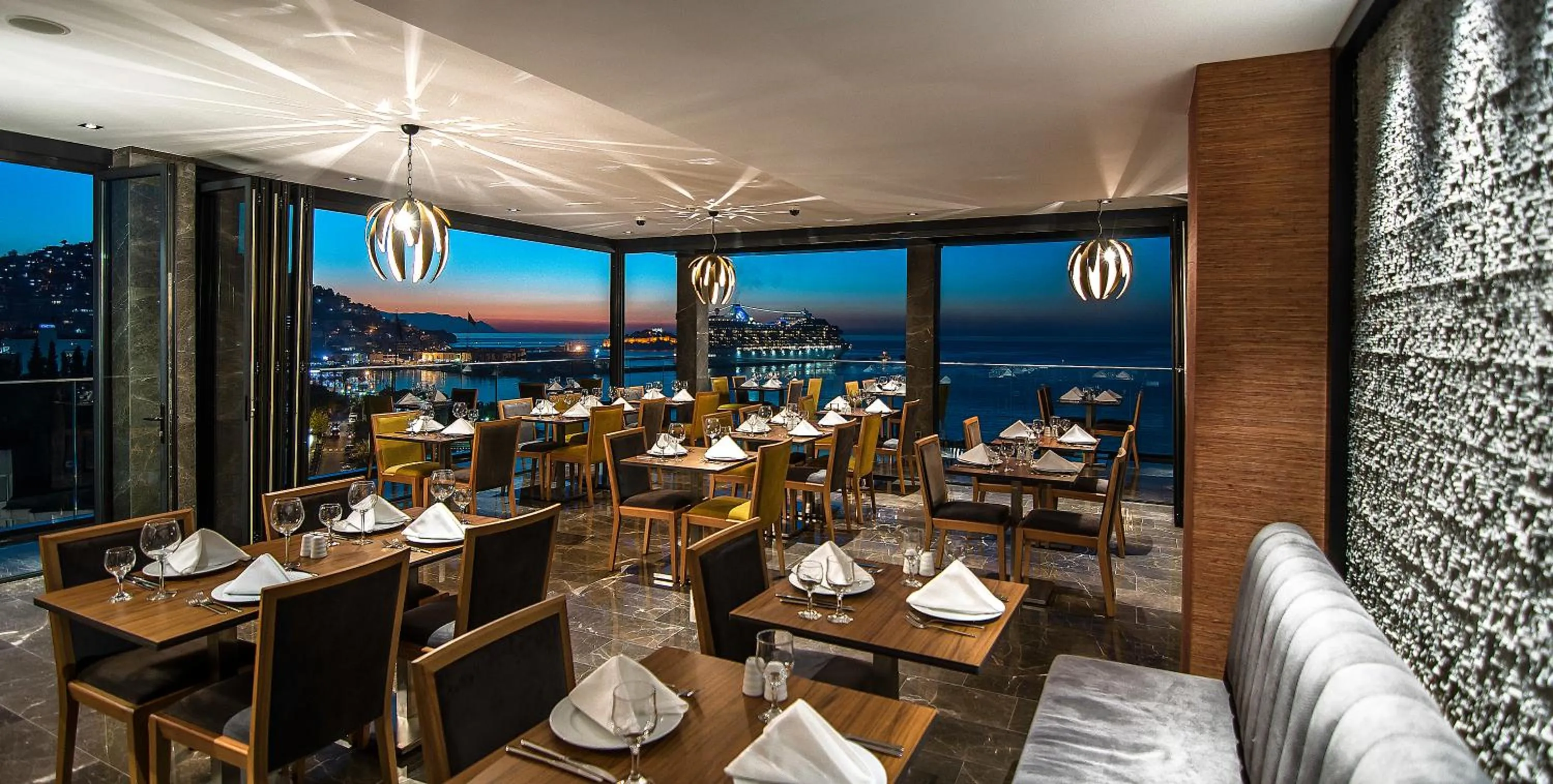 Restaurant/places to eat in Ilayda Avantgarde Hotel