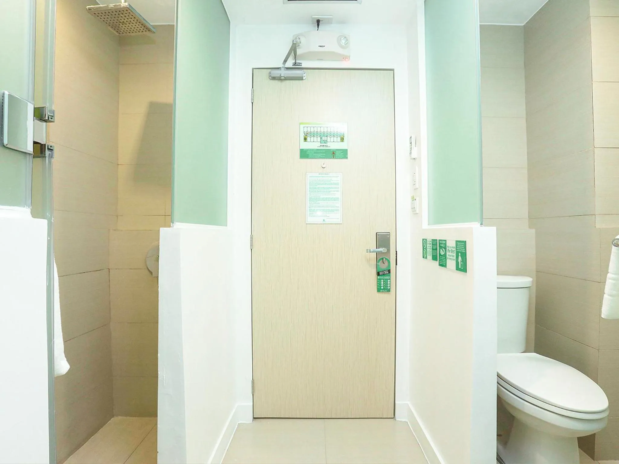 Shower in Go Hotels Ermita, Manila