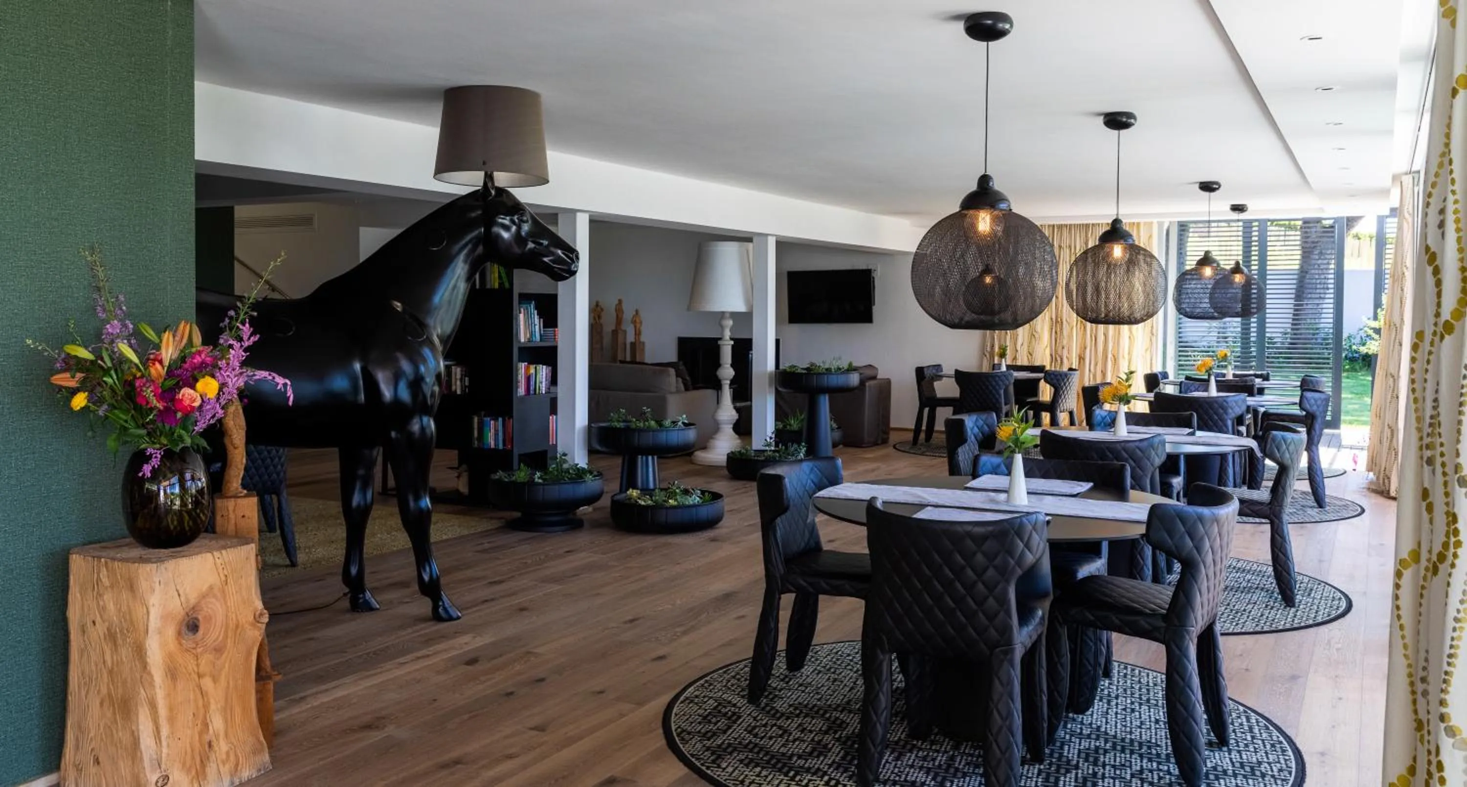 Restaurant/places to eat in Clouds Estate