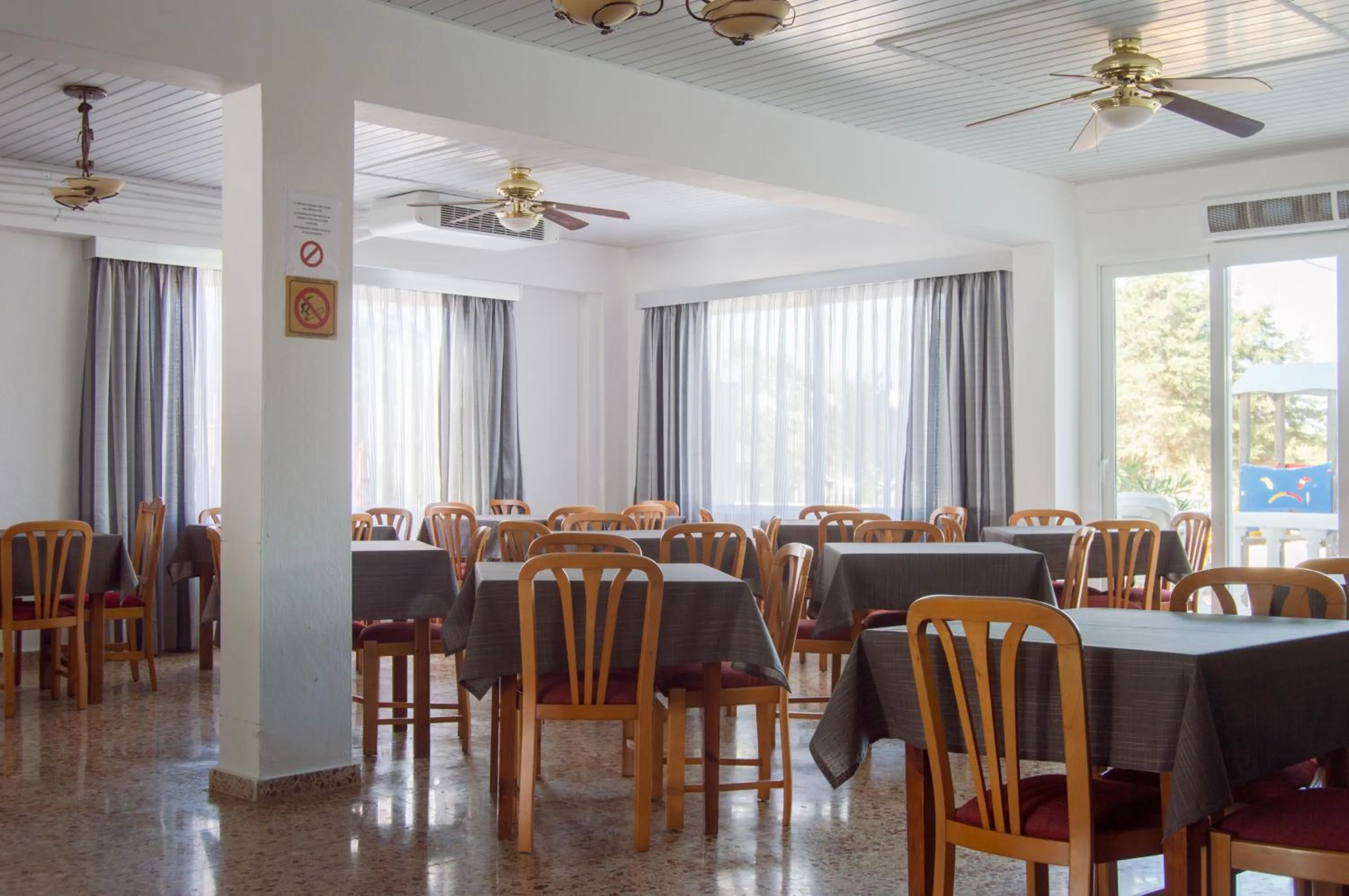 Restaurant/places to eat in Lago Playa