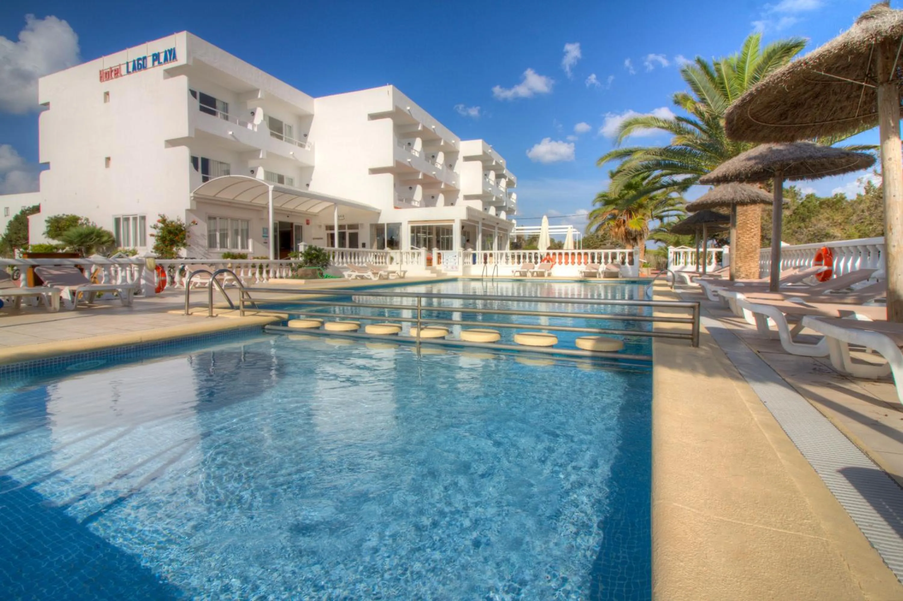 Facade/entrance in Lago Playa