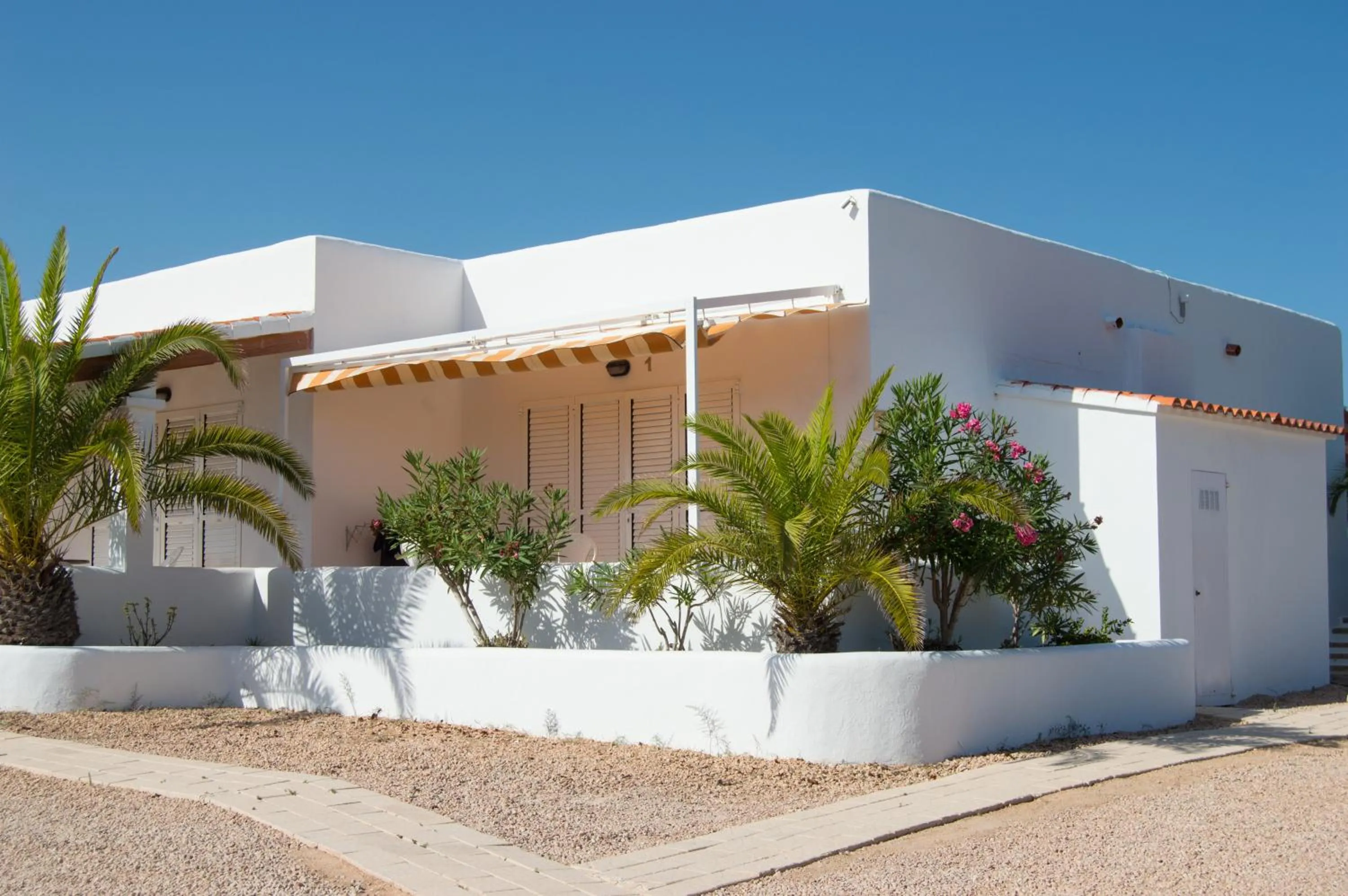 Facade/entrance in Lago Playa