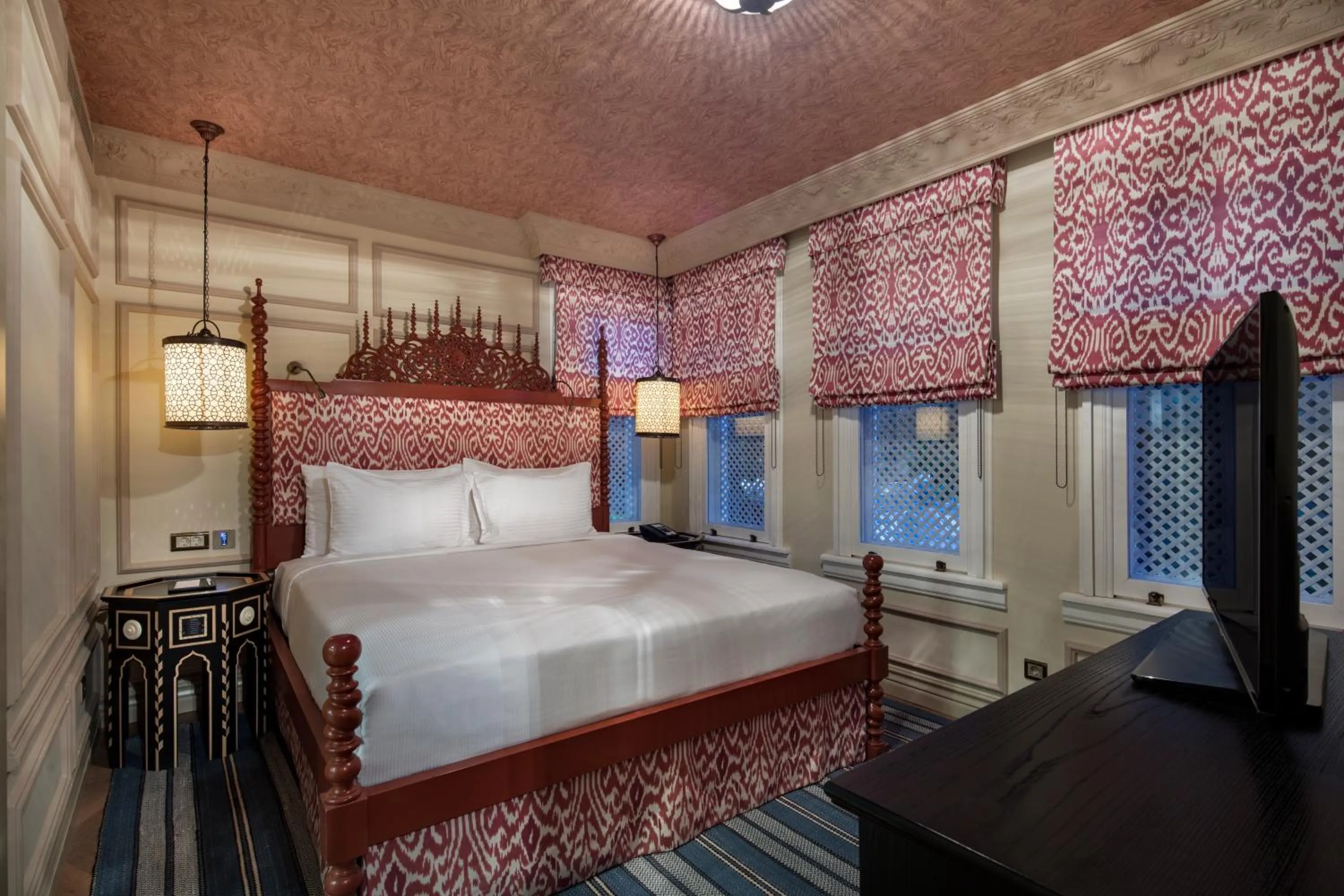 Bedroom, Bed in Hagia Sofia Mansions Istanbul, Curio Collection by Hilton