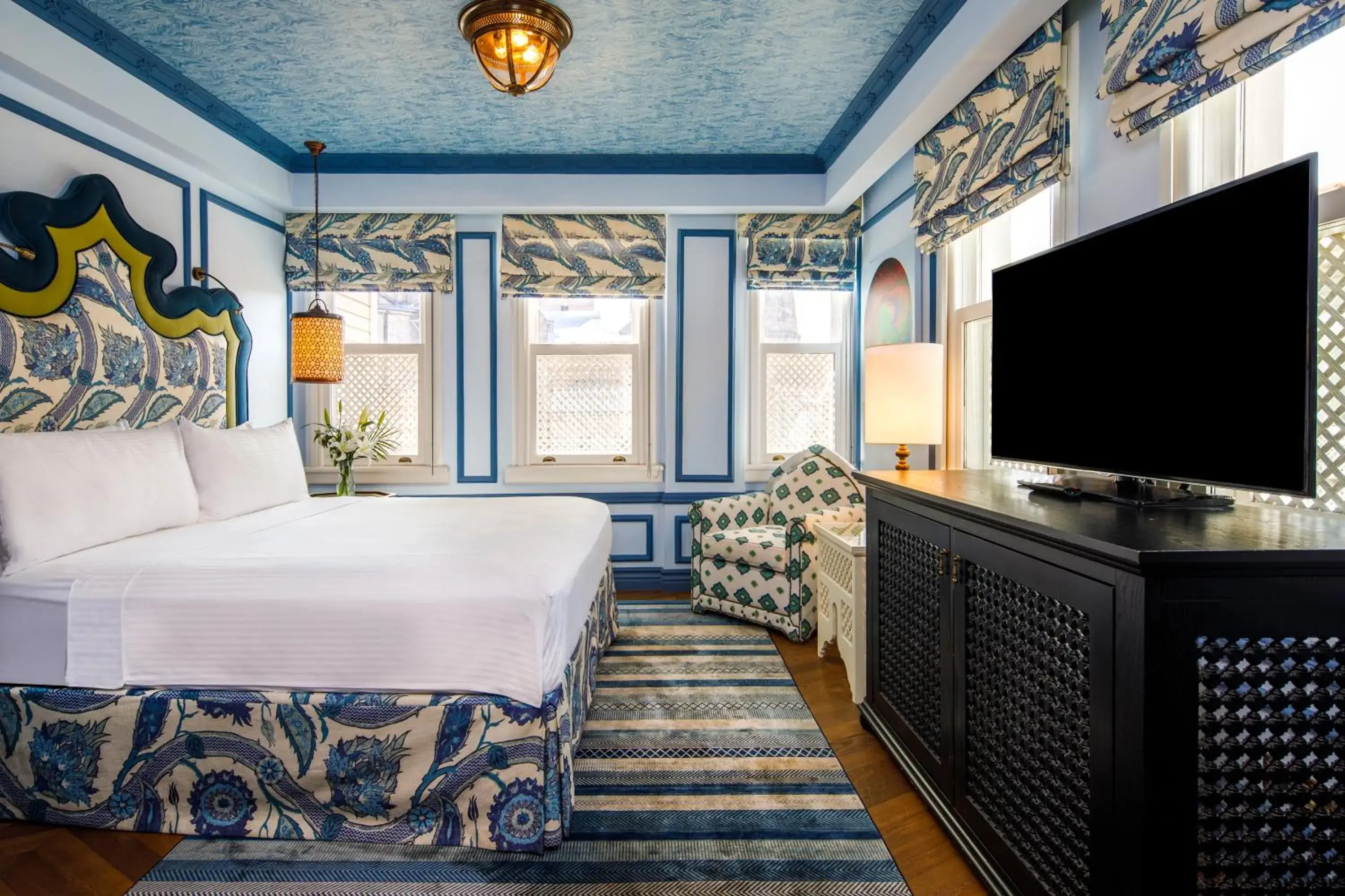 TV and multimedia, Bed in Hagia Sofia Mansions Istanbul, Curio Collection by Hilton TV and multimedia, Bed in Hagia Sofia Mansions Istanbul, Curio Collection by Hilton