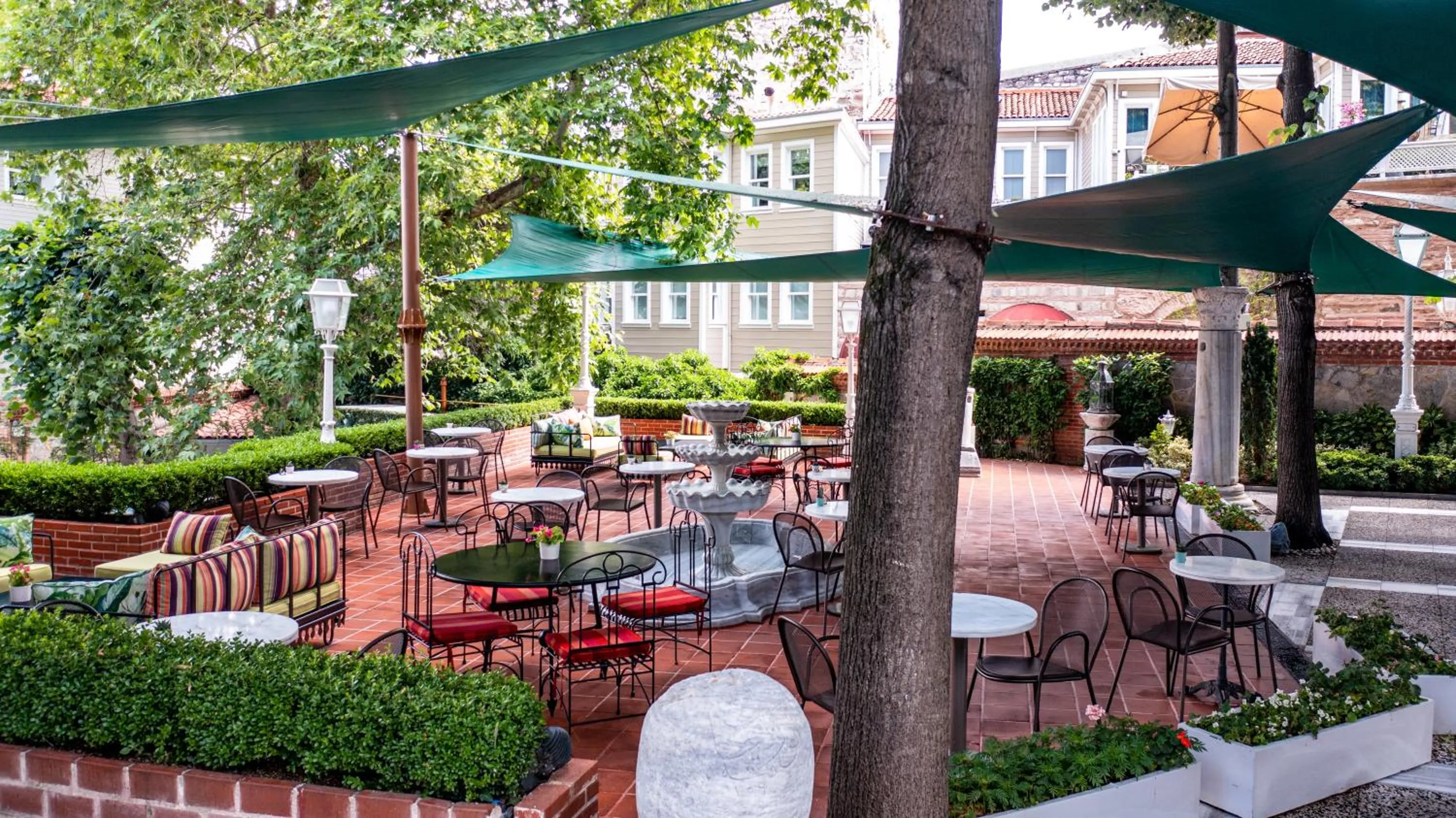 Restaurant/places to eat in Hagia Sofia Mansions Istanbul, Curio Collection by Hilton