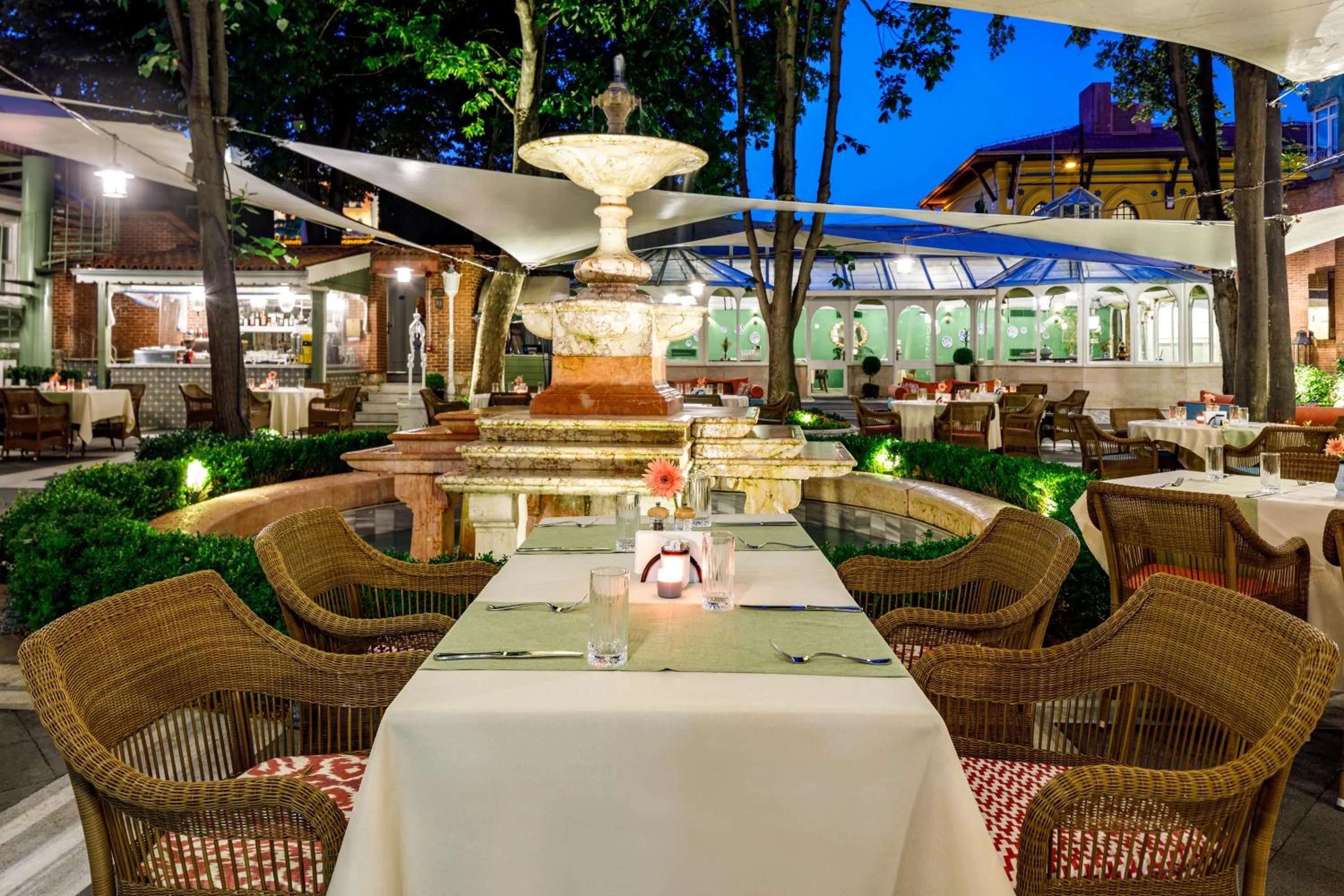 Restaurant/places to eat in Hagia Sofia Mansions Istanbul, Curio Collection by Hilton