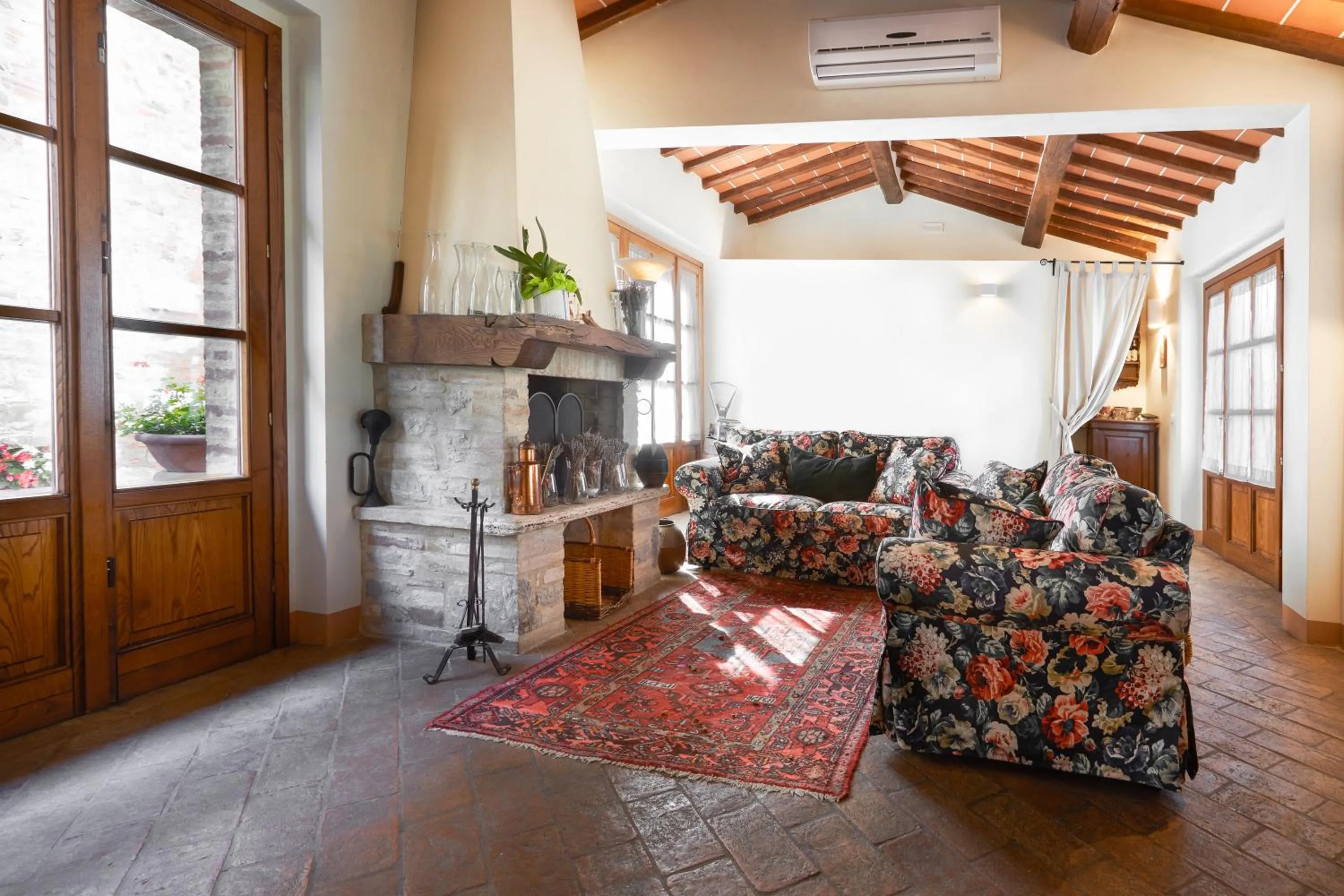 Communal lounge/ TV room in Agriturismo Podere Casato