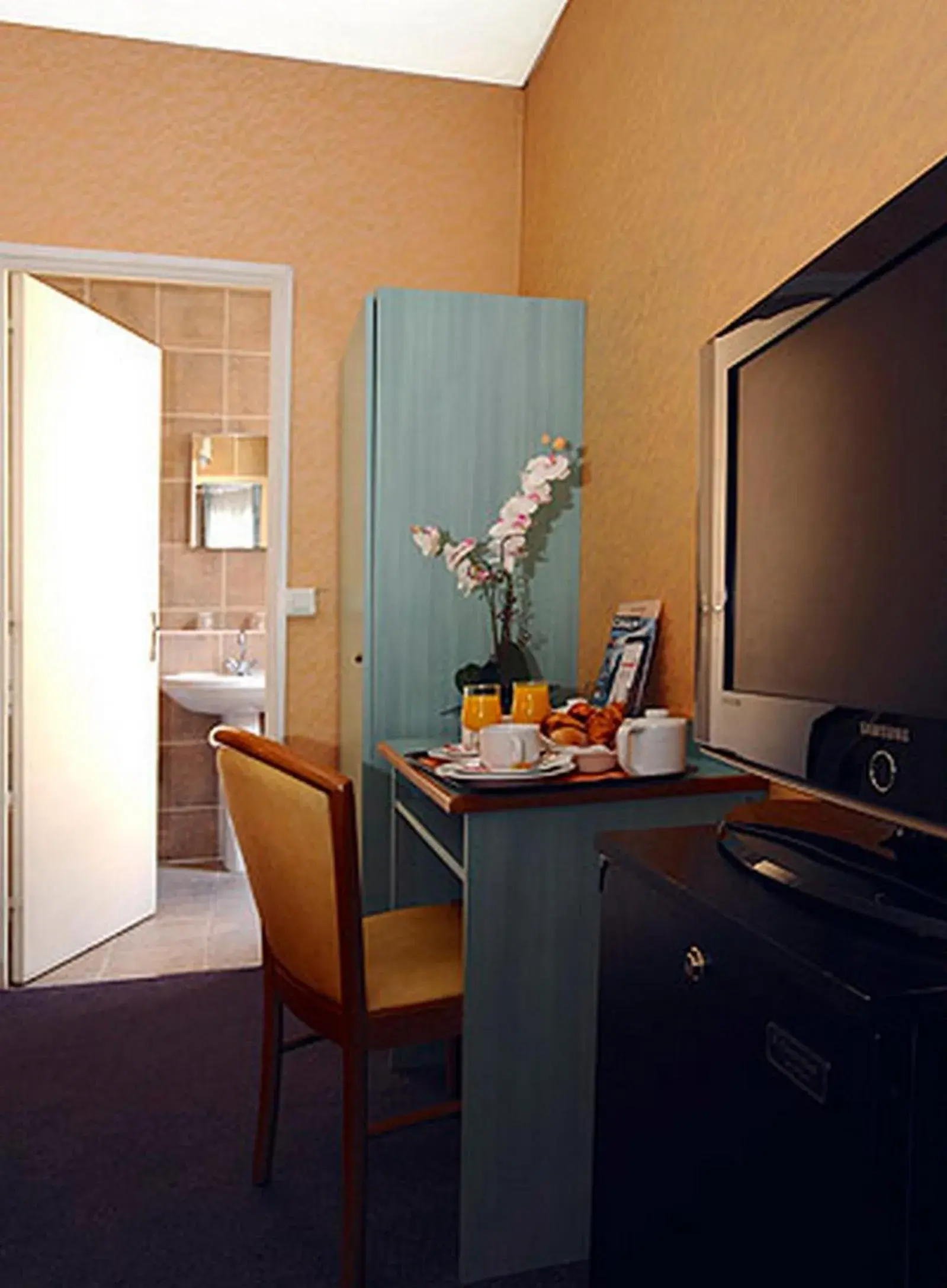 Bathroom in Auriane Porte De Versailles Bathroom in Auriane Porte De Versailles