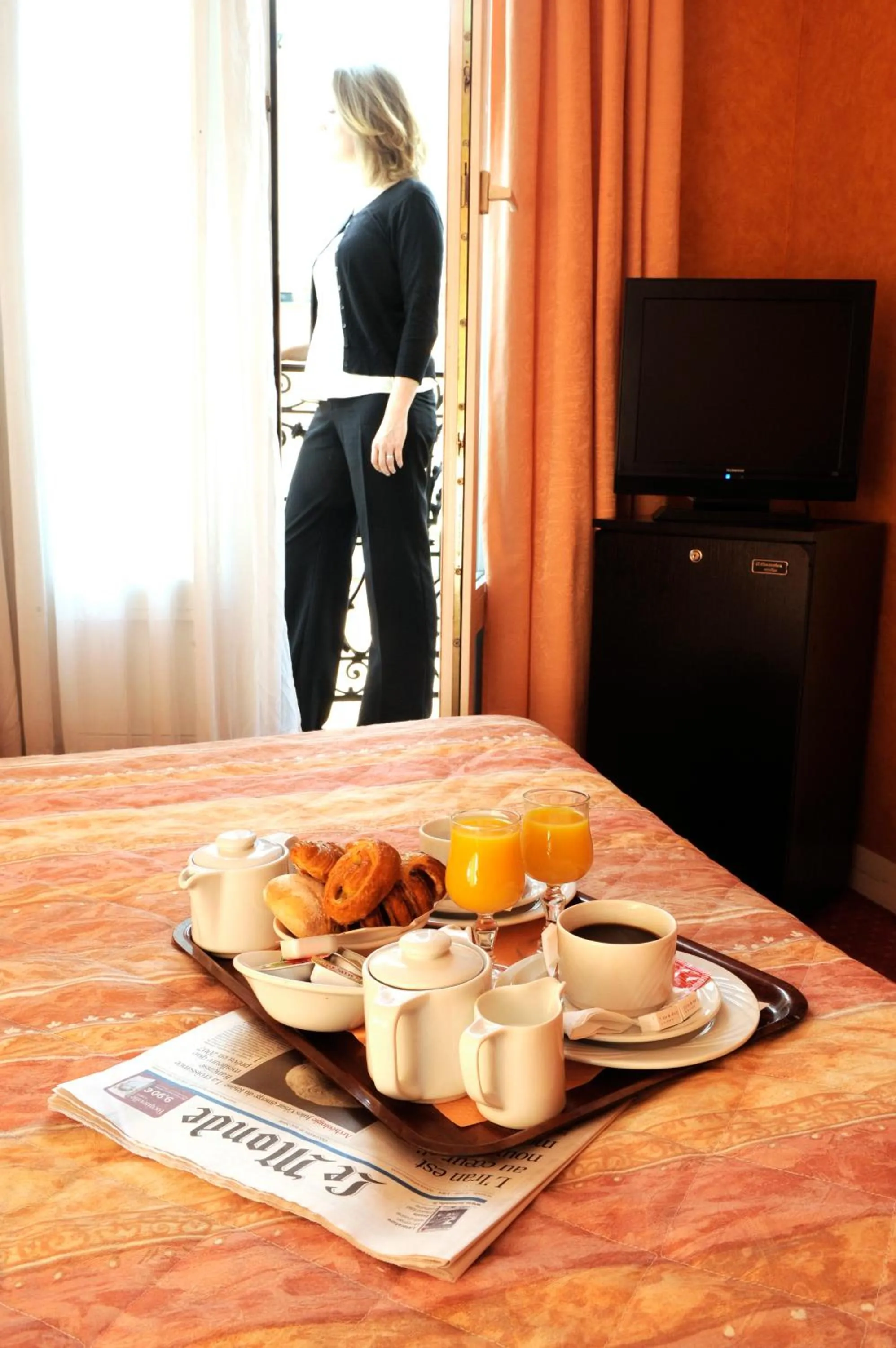 People in Auriane Porte De Versailles