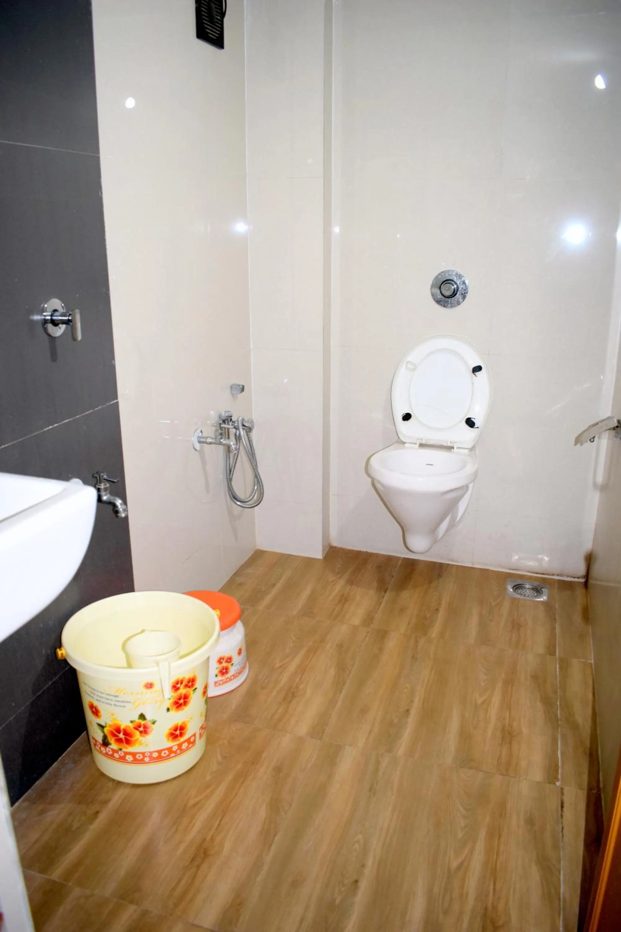 Bathroom in Manas Homestay by Sky Stays