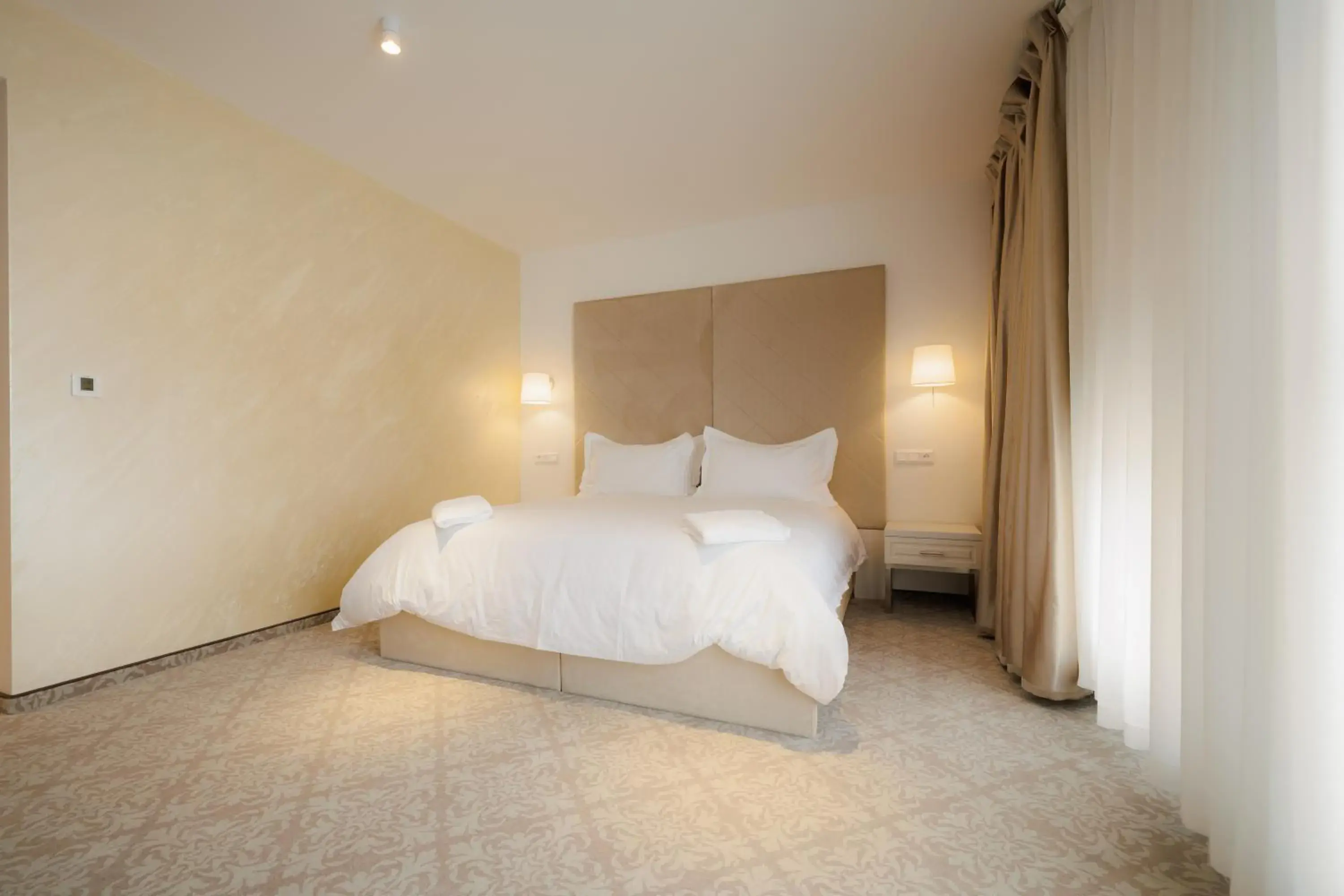 Photo of the whole room, Bed in Hotel Arcade Photo of the whole room, Bed in Hotel Arcade