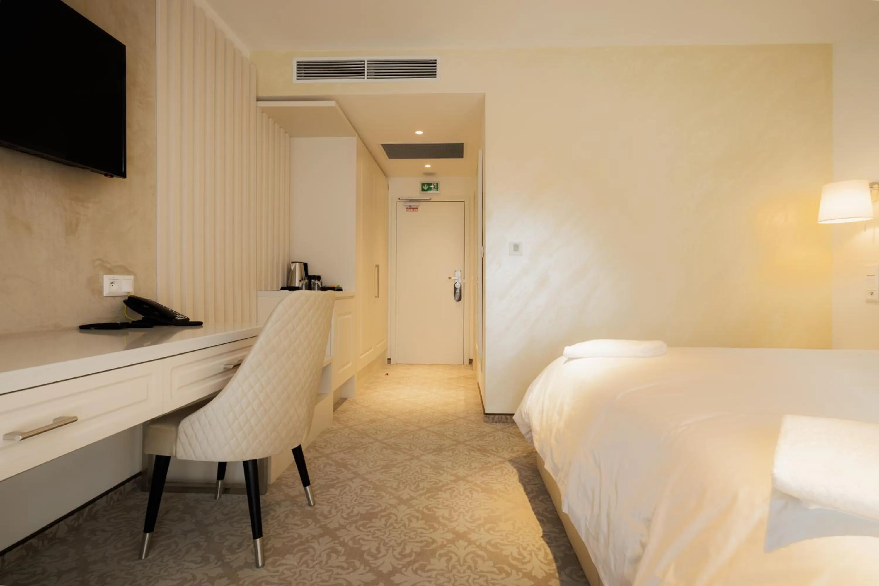 Photo of the whole room, Bed in Hotel Arcade