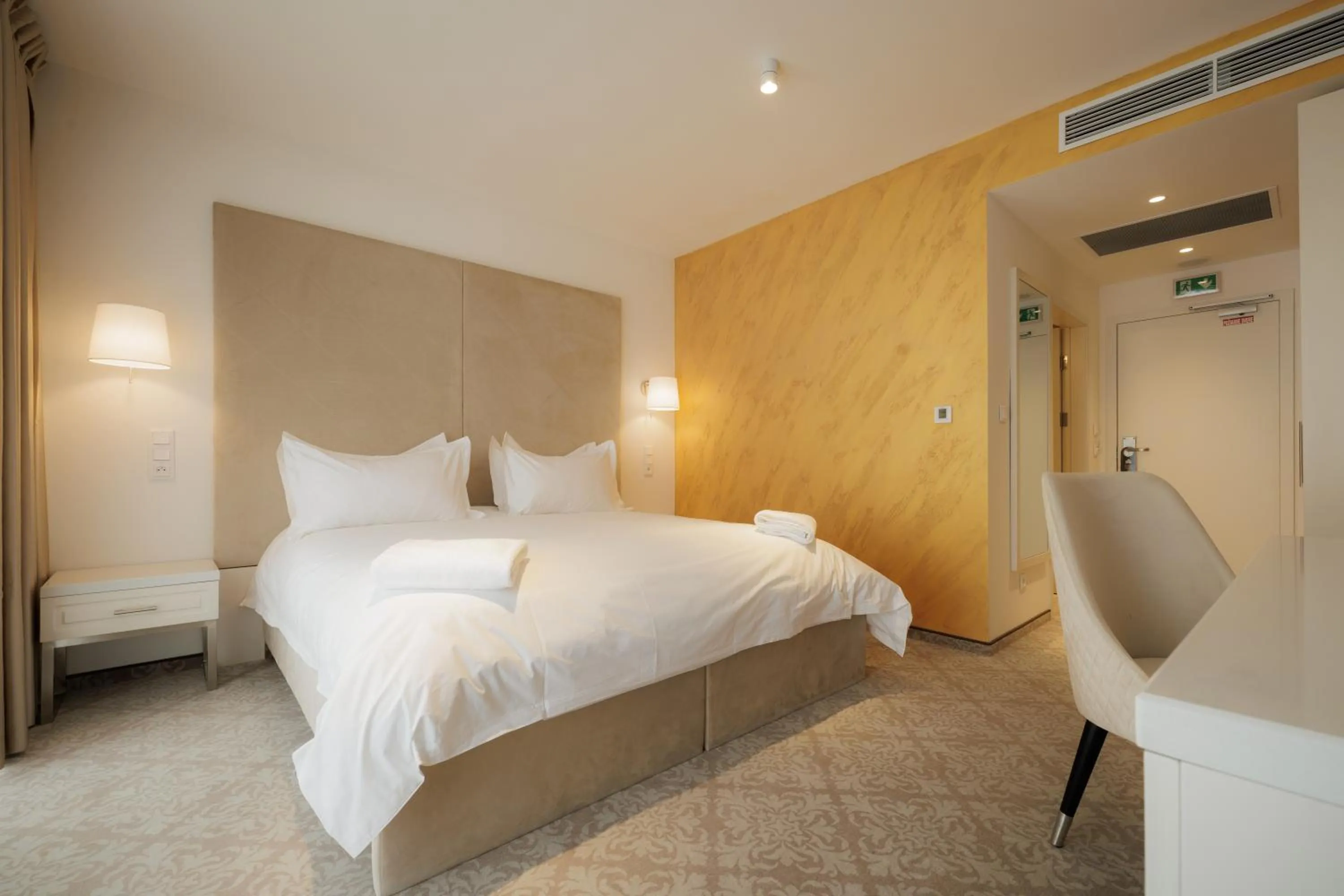 Photo of the whole room, Bed in Hotel Arcade