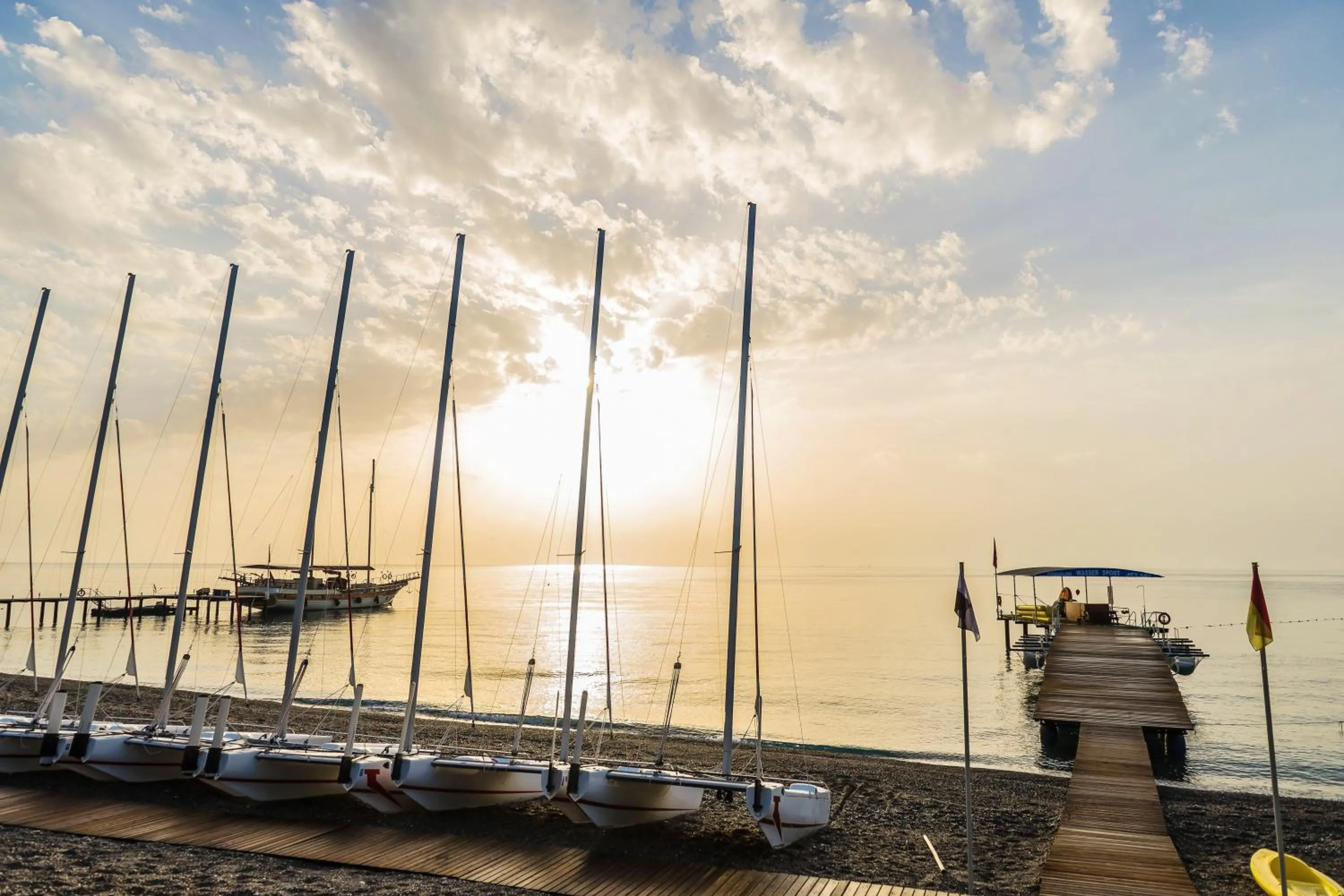 Sunrise in ROBINSON CAMYUVA - Adults only