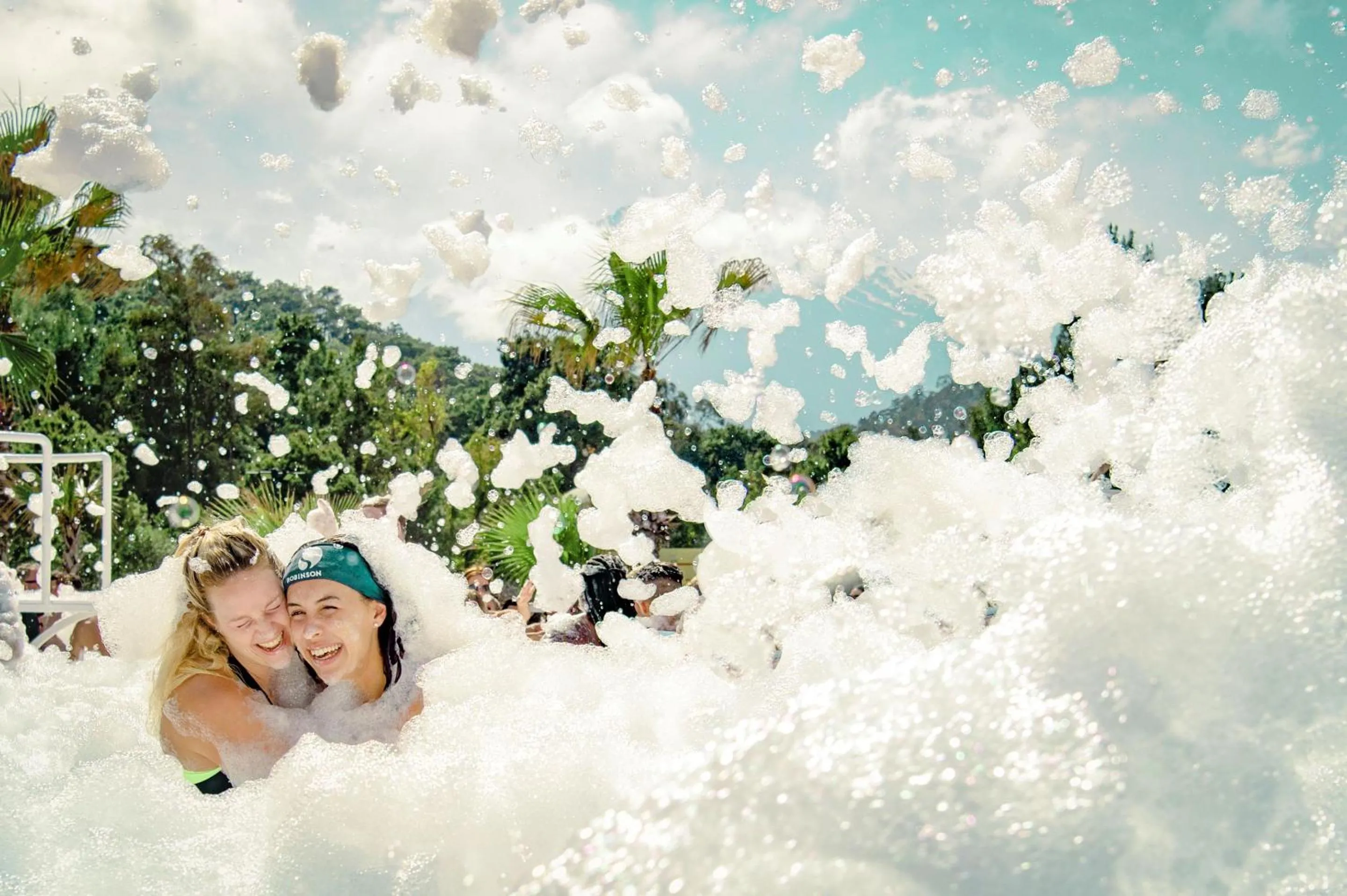 Entertainment in ROBINSON CAMYUVA - Adults only