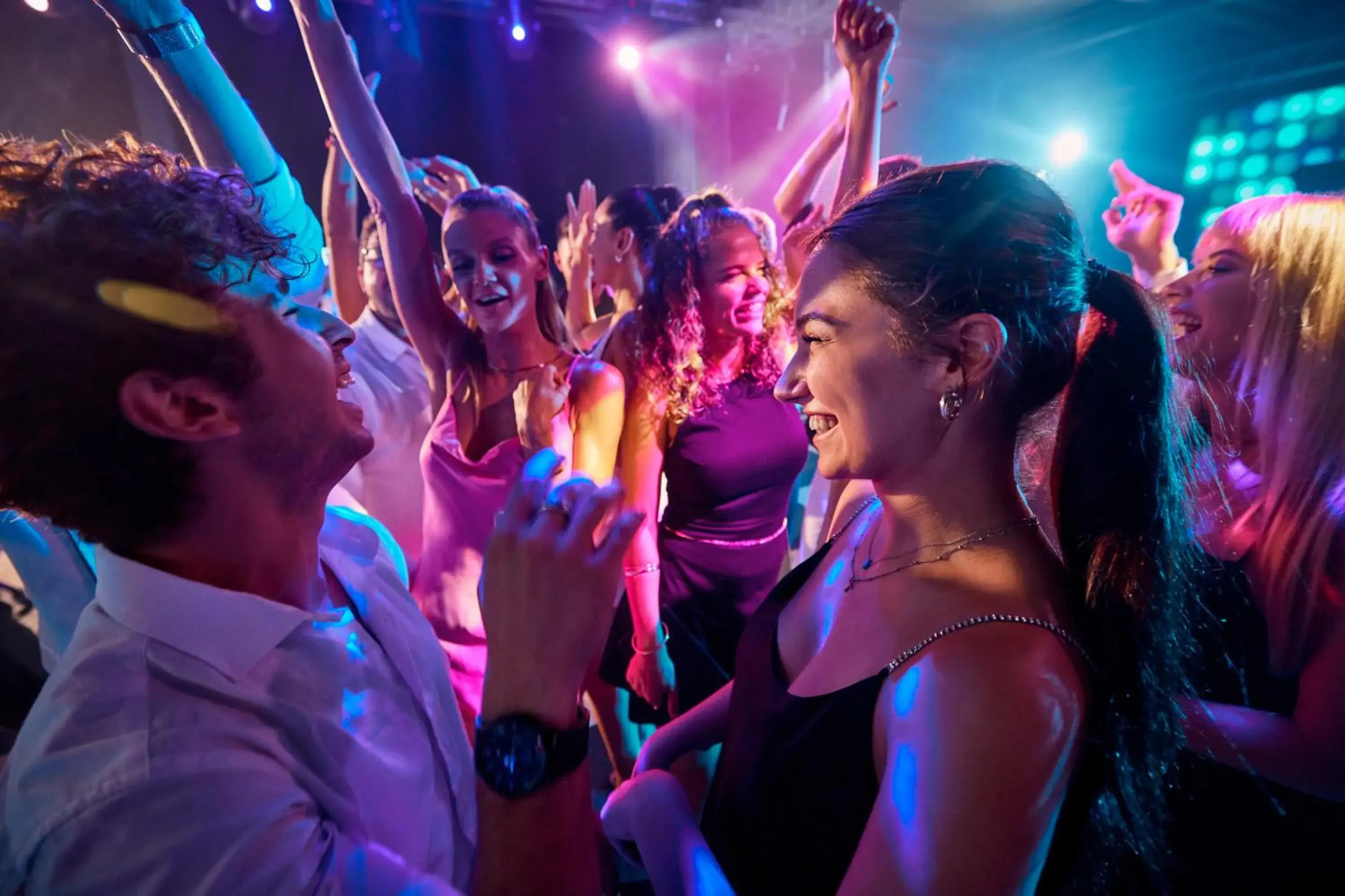 Nightclub / DJ, Other Activities in ROBINSON CAMYUVA - Adults only