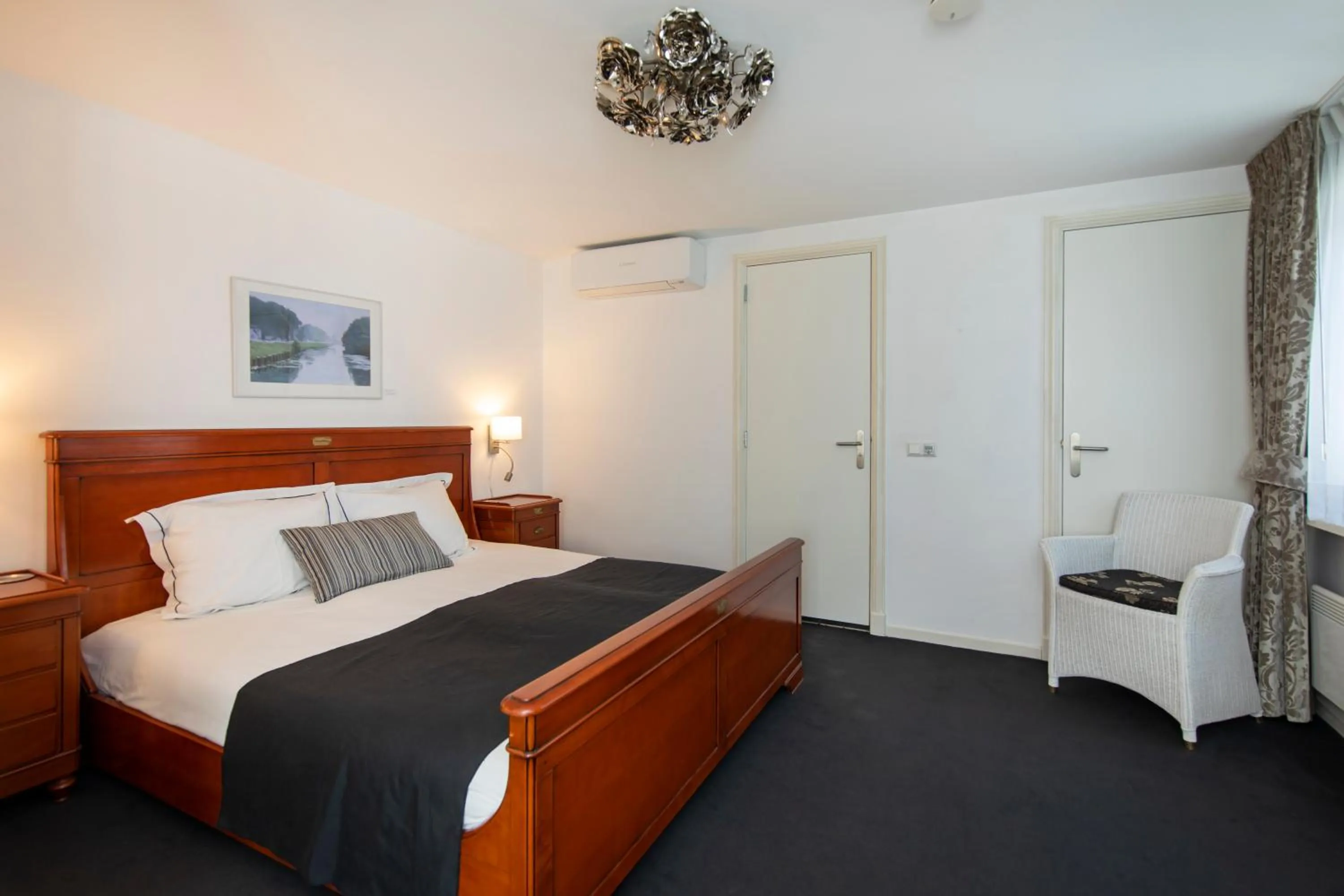 Photo of the whole room, Bed in Hotel La Rosa Amsterdam Beach