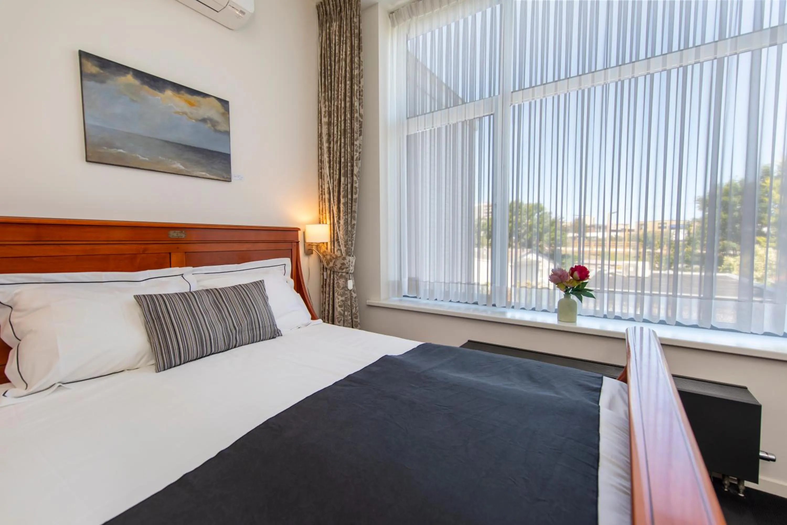 Bed in Hotel La Rosa Amsterdam Beach