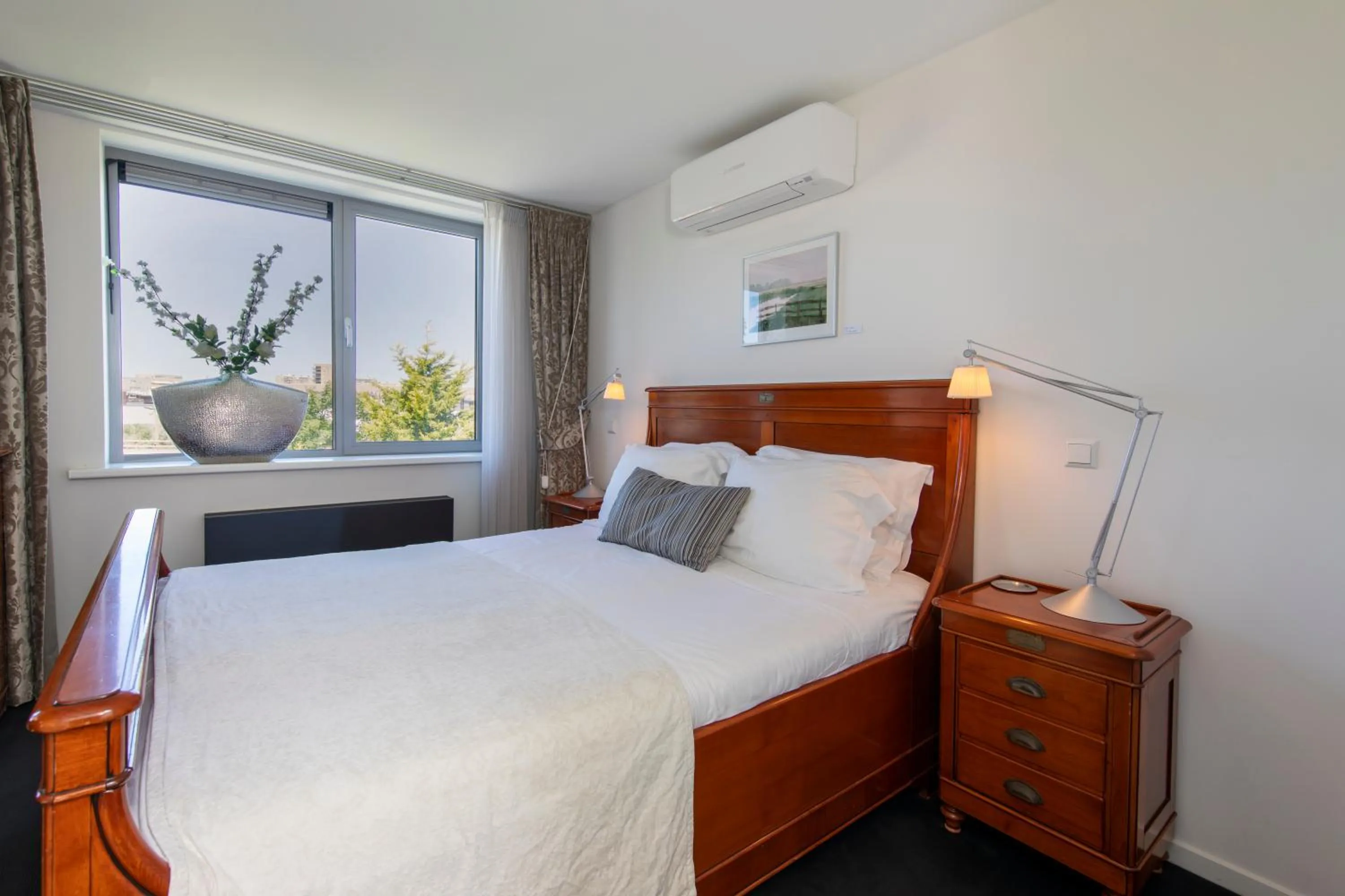 Bed in Hotel La Rosa Amsterdam Beach