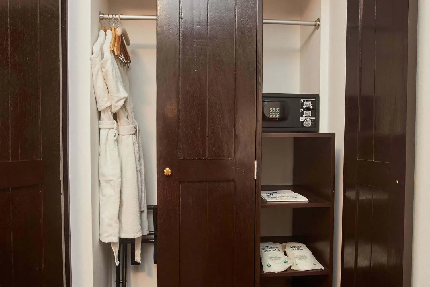 wardrobe in Casa Andina Premium Puno