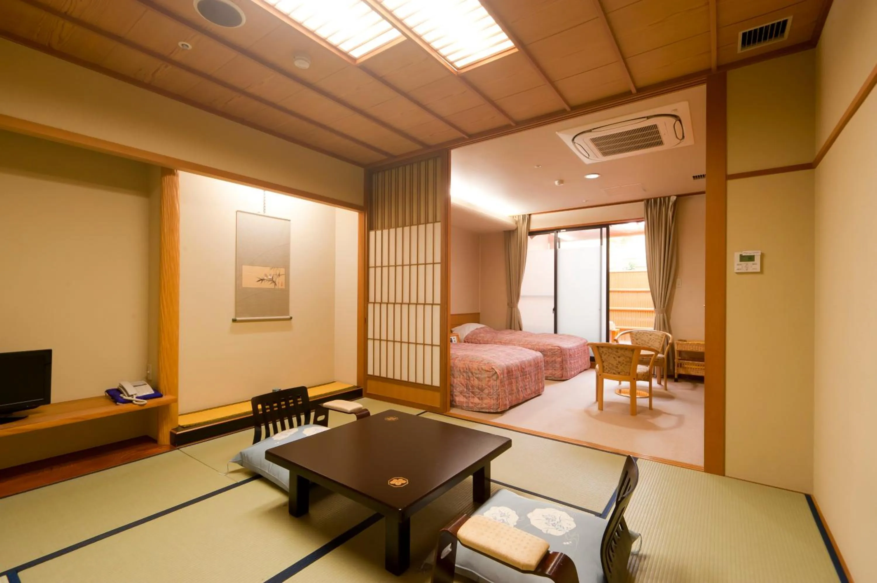Photo of the whole room in Tagawa Ryusenkaku