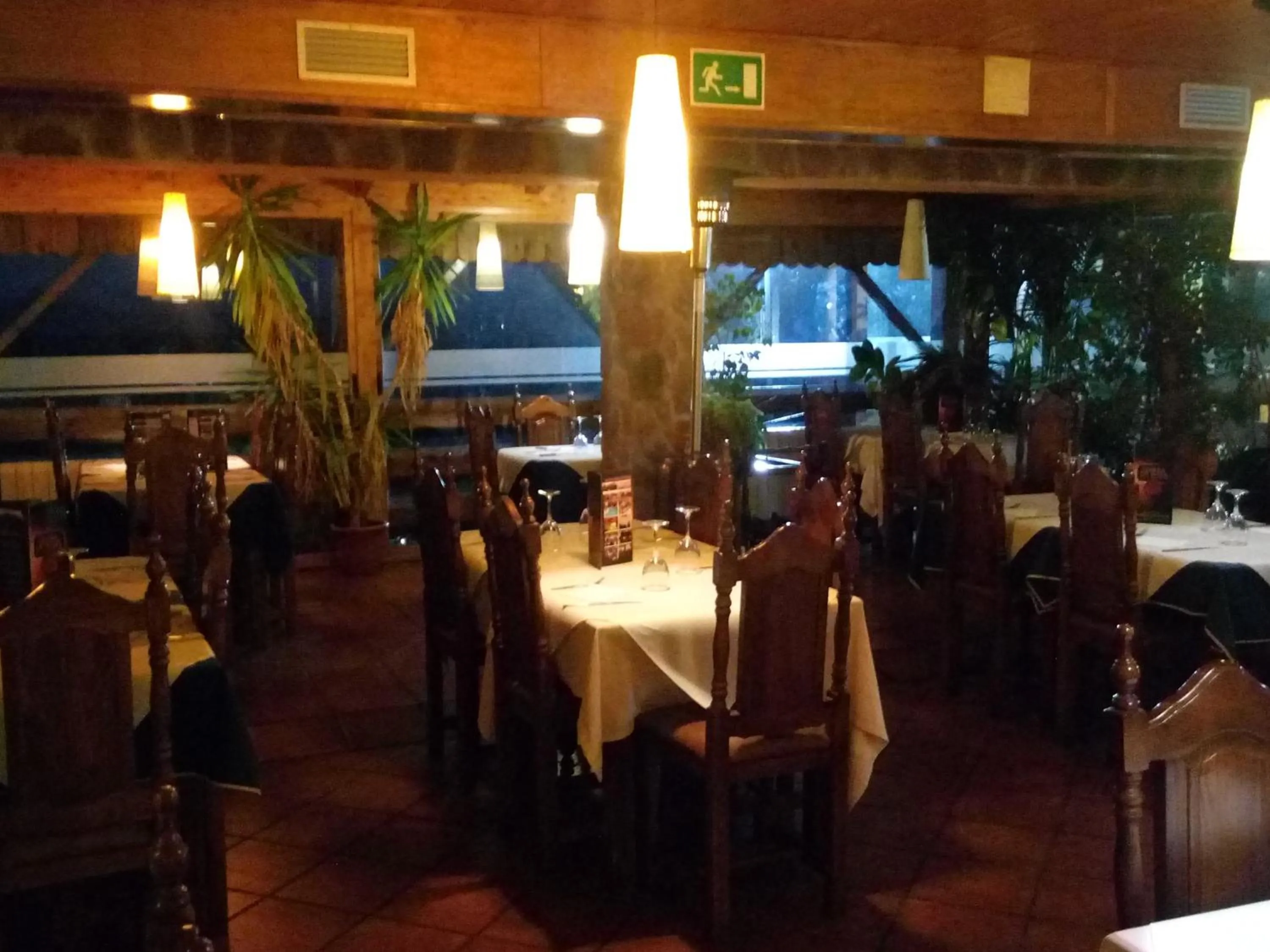 Restaurant/places to eat in Hostal Sierra De Baza
