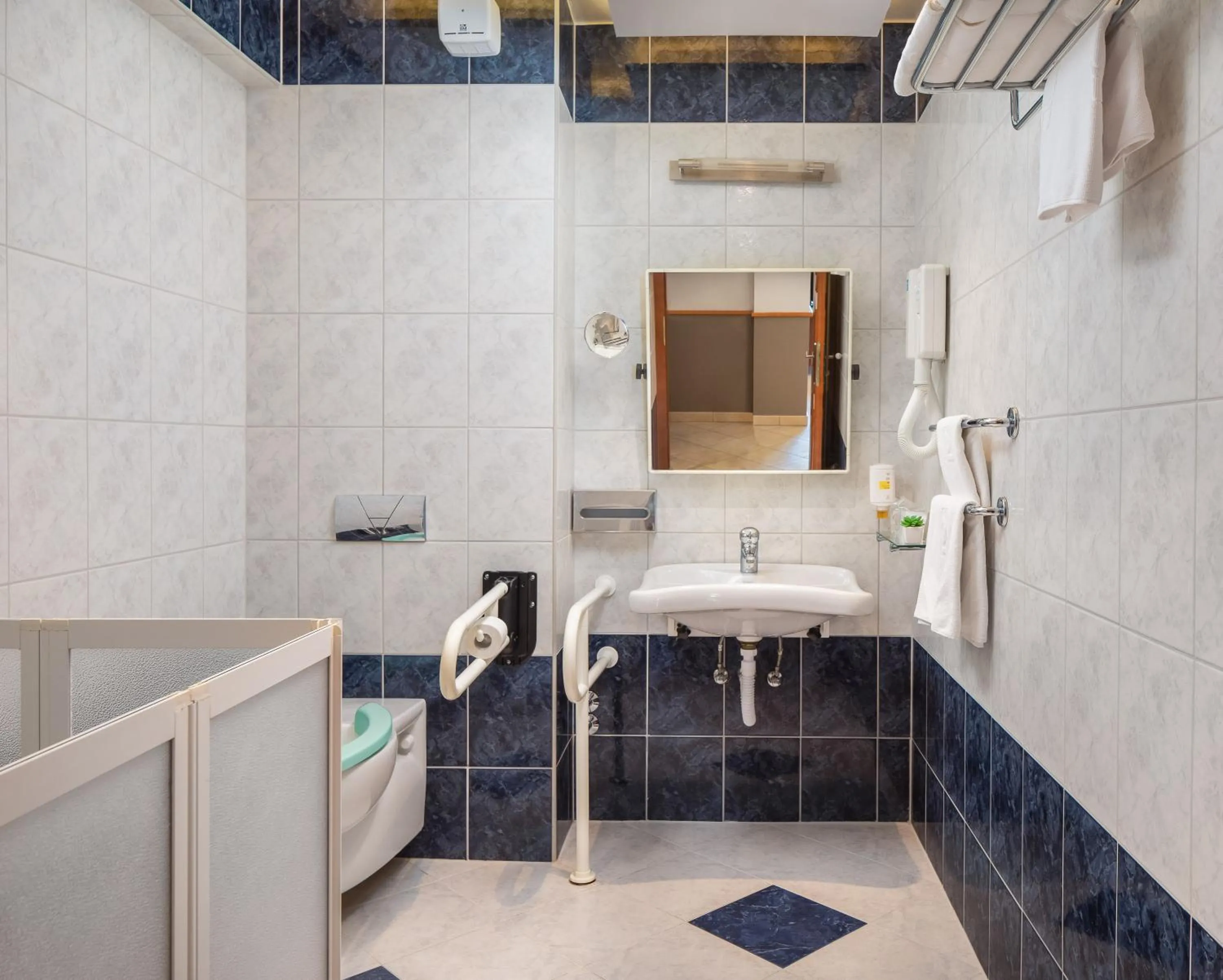 Bathroom in Hotel Tamaris