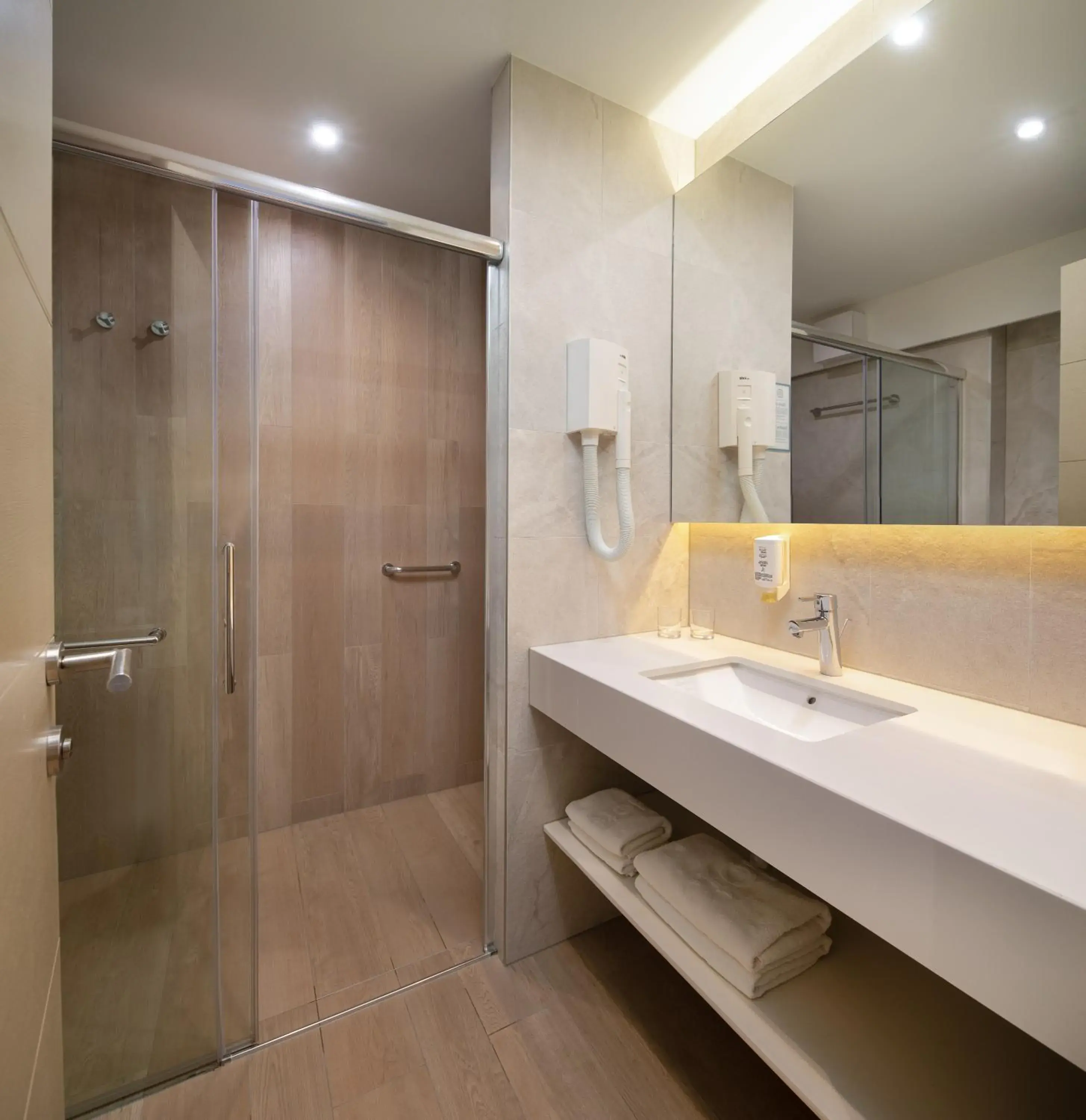 Superior Double or Twin Room in Hotel Tamaris Superior Double or Twin Room in Hotel Tamaris