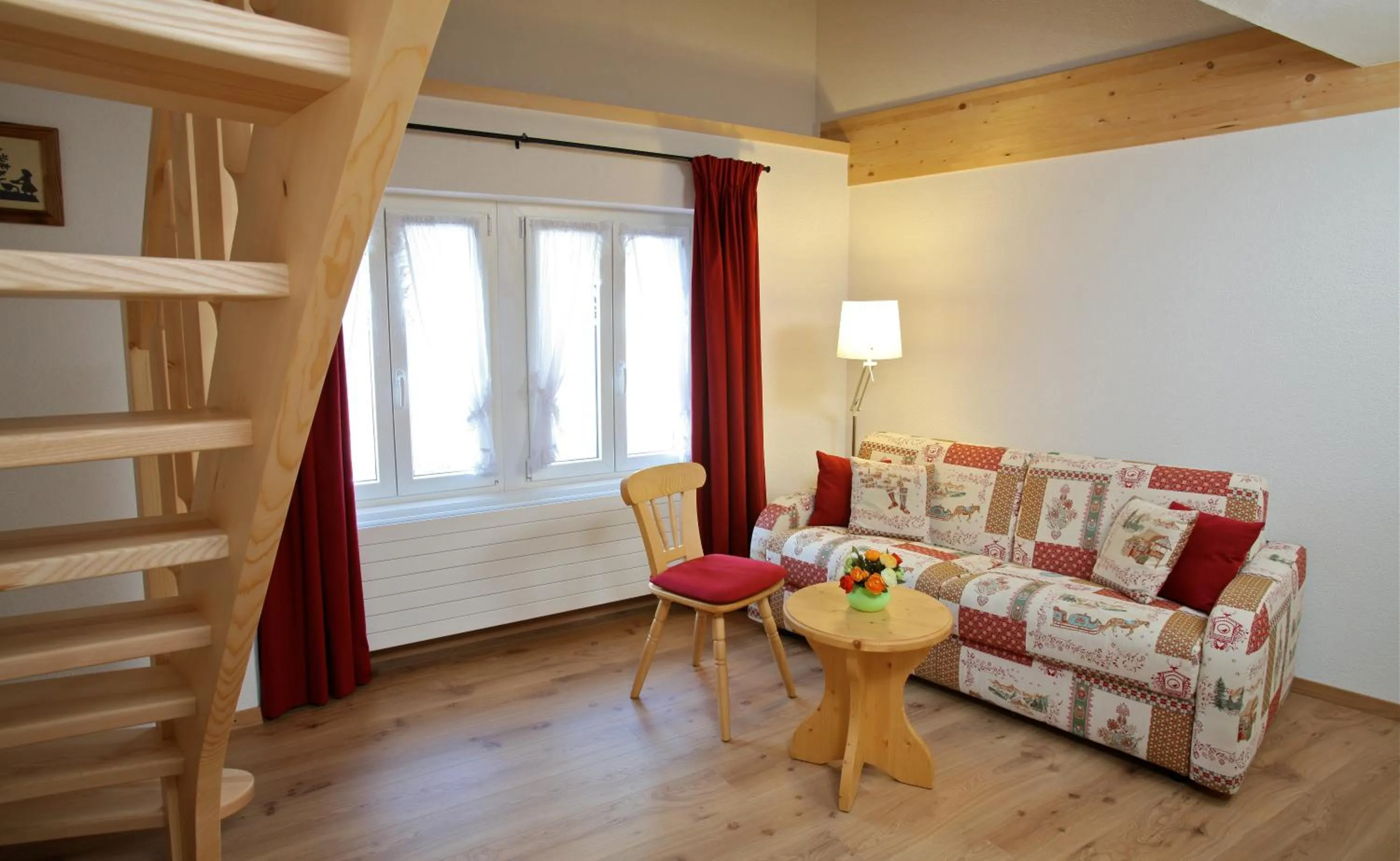 Living room, Bed in Hôtel du Cerf