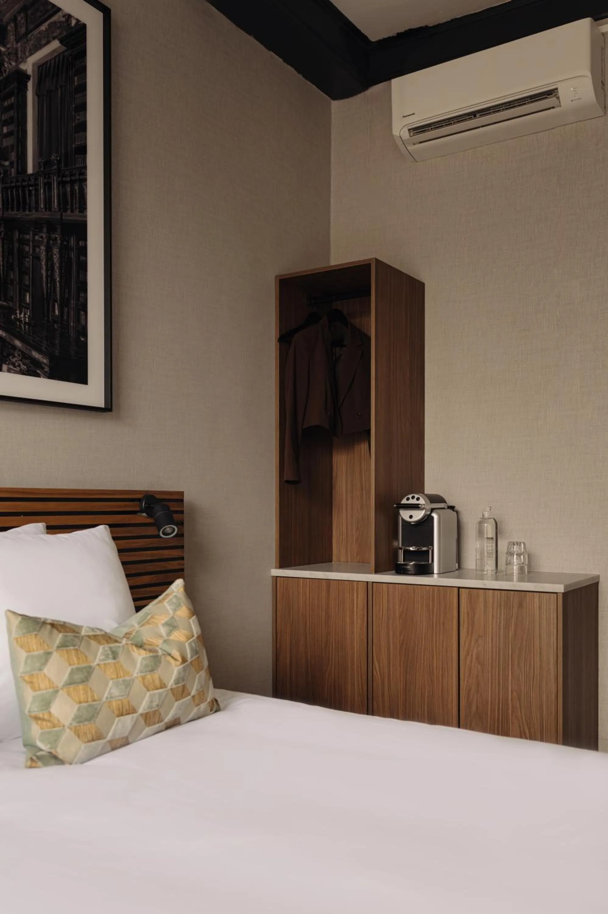 Bed in Adam's Canal House