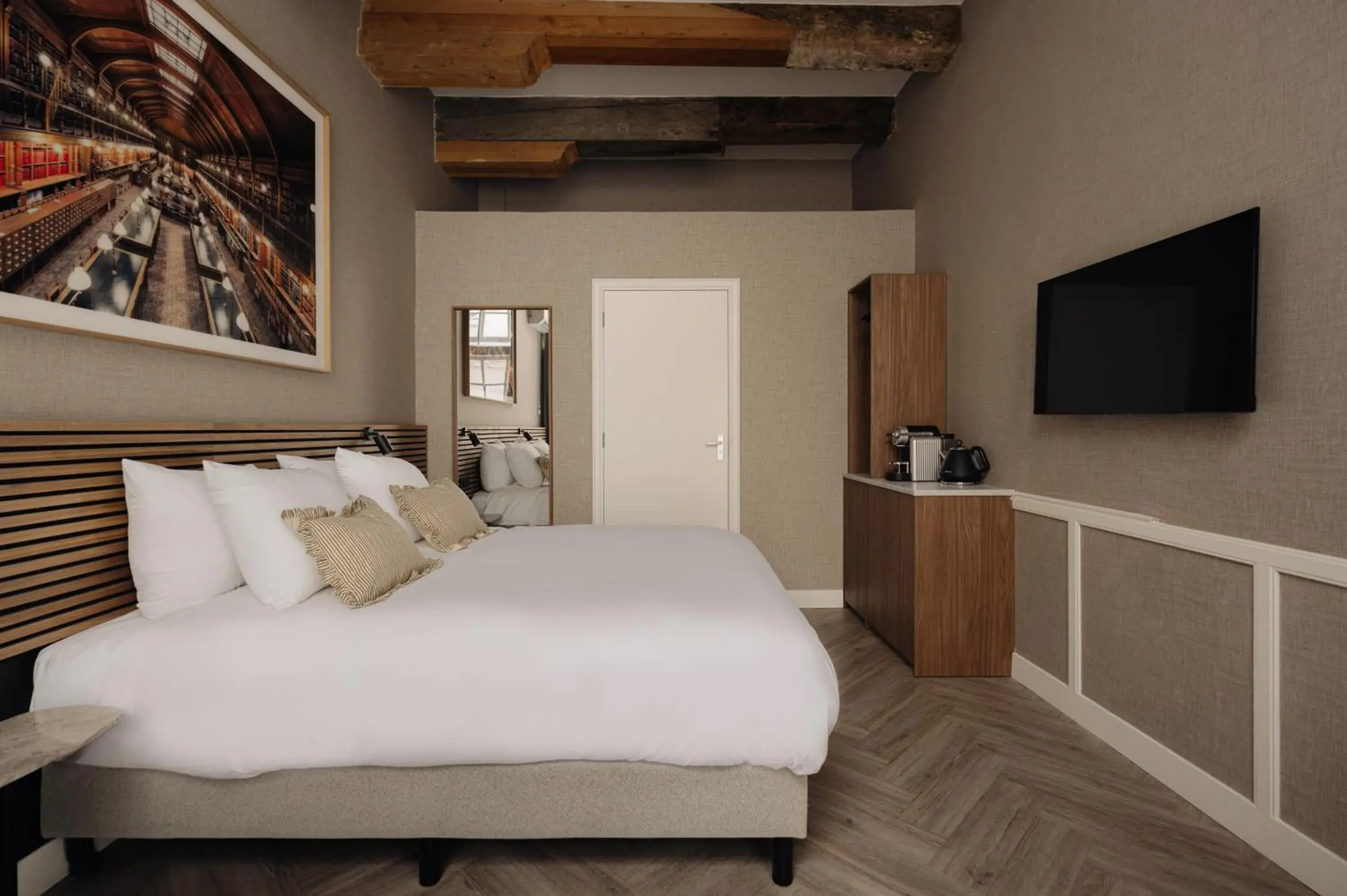 Bed in Adam's Canal House Bed in Adam's Canal House