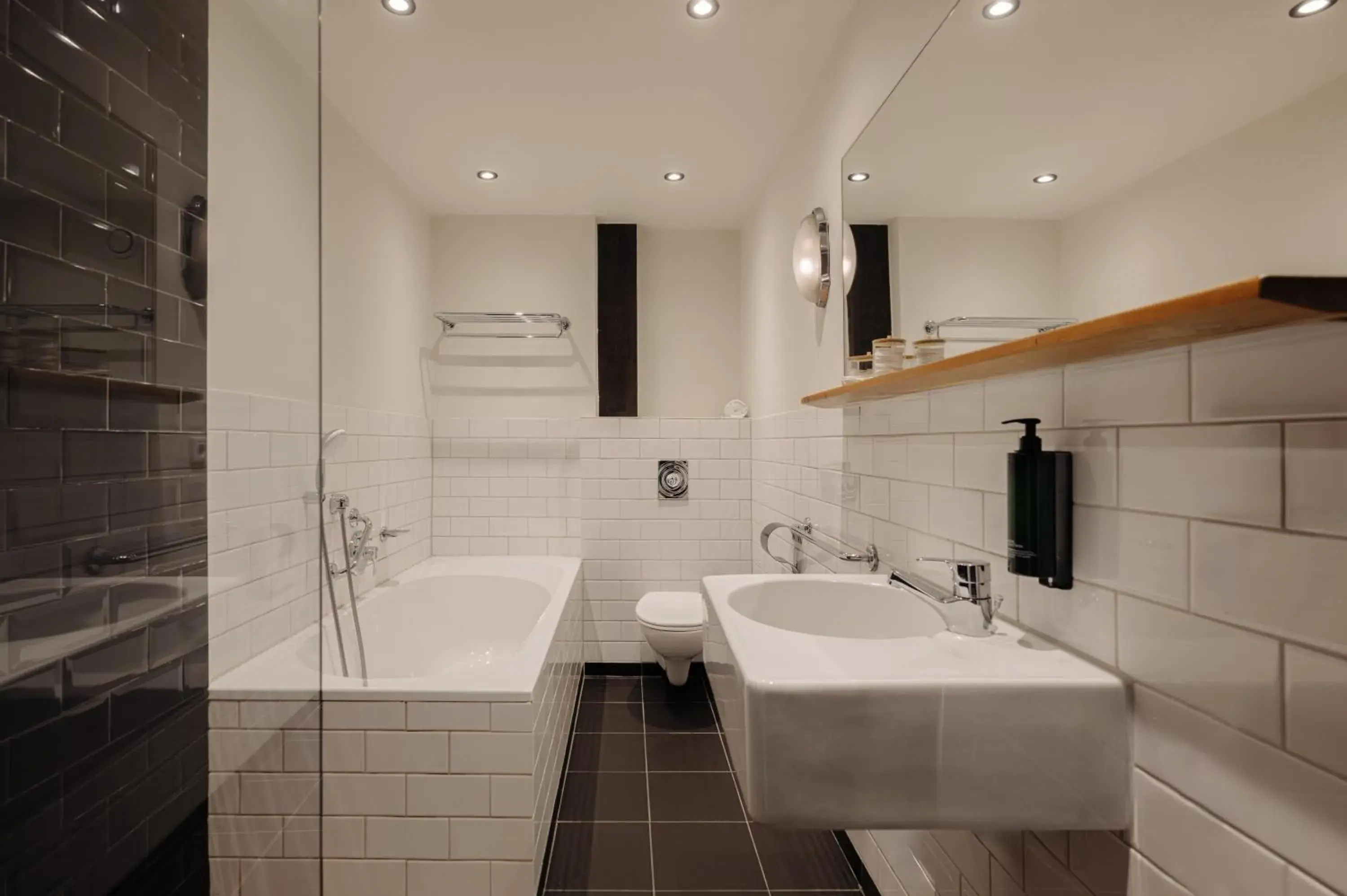 Adam's Canal House Adam's Canal House