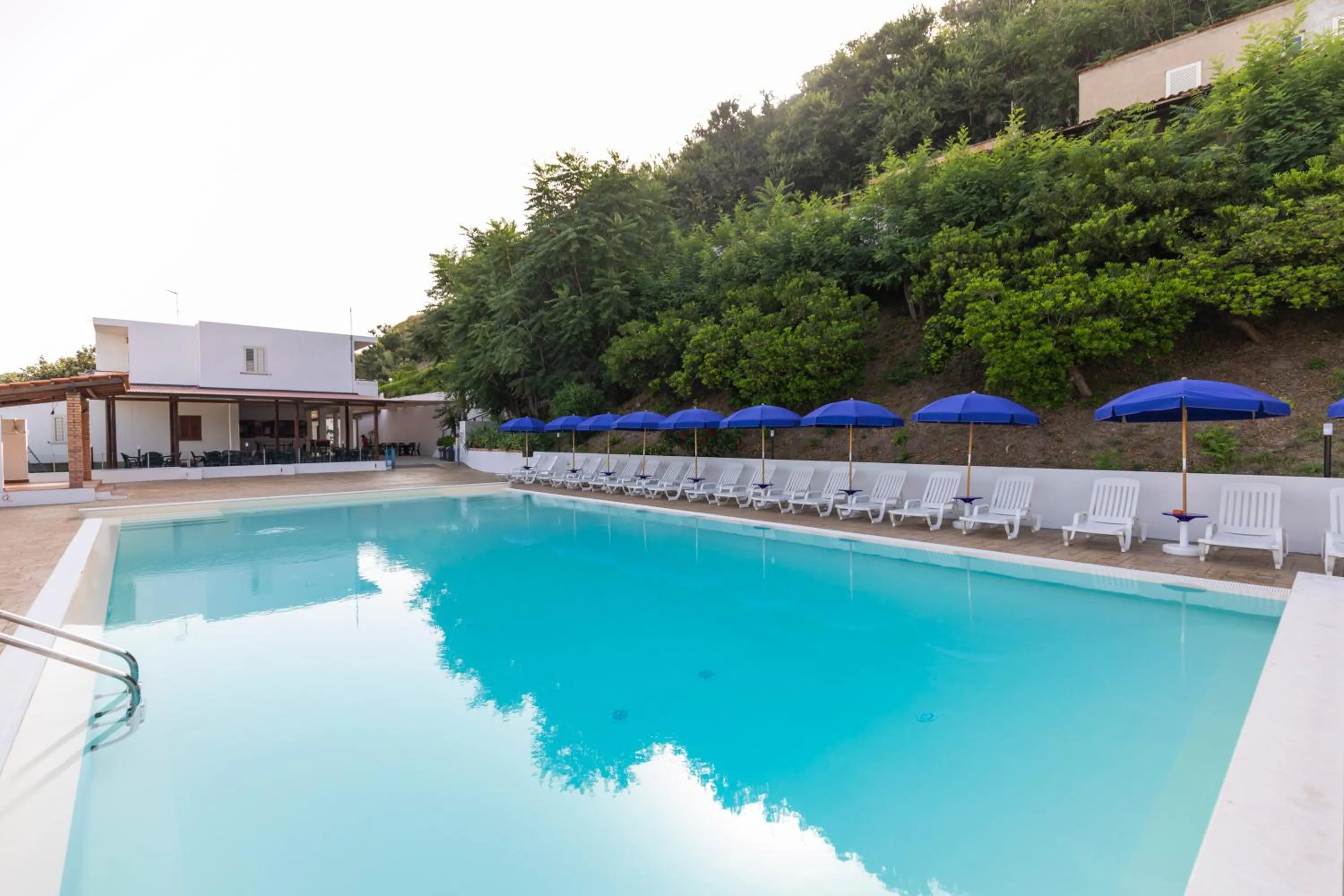 Swimming pool in Residence Limoneto
