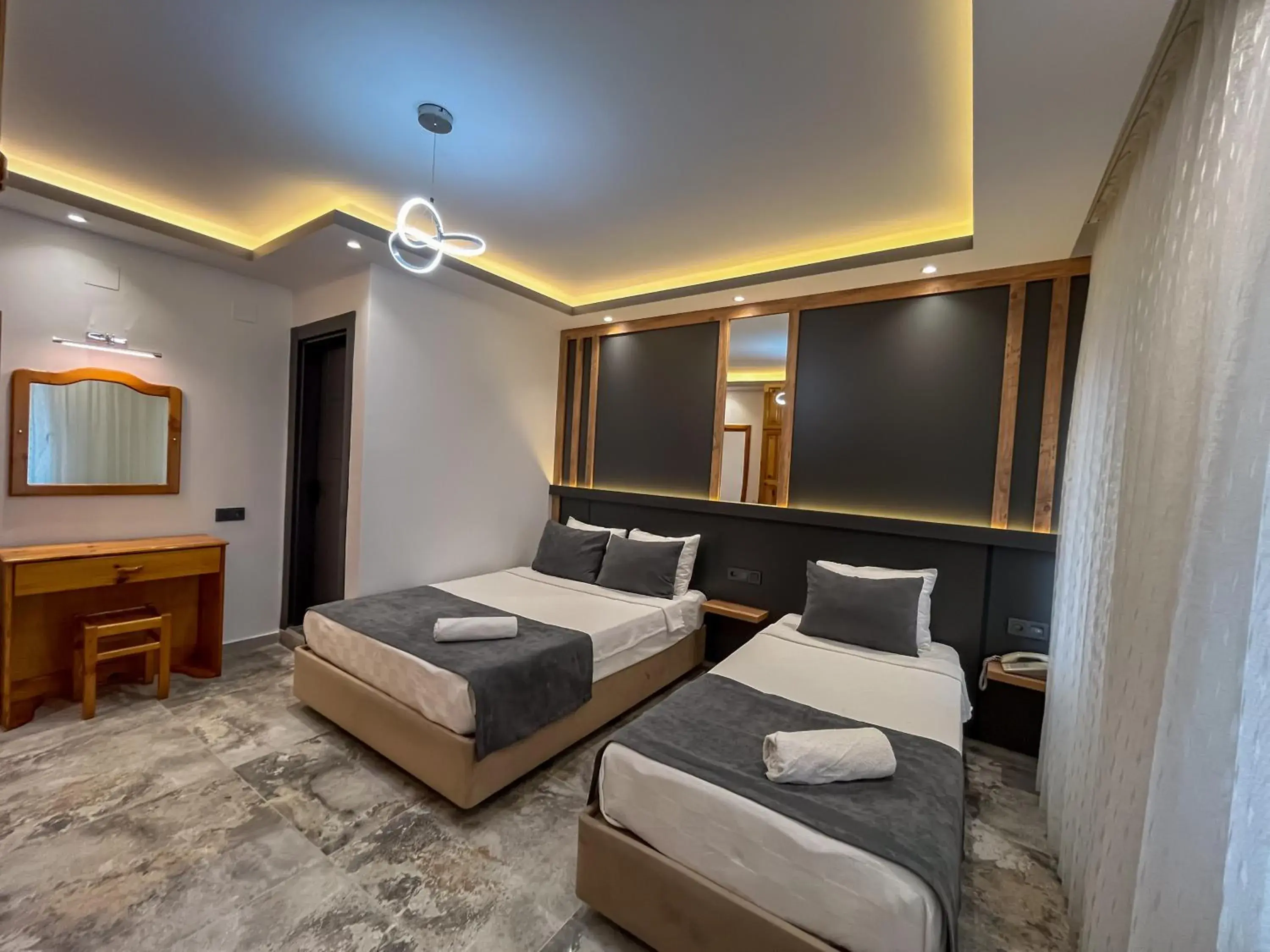 Triple Room in Rain Hotel Triple Room in Rain Hotel