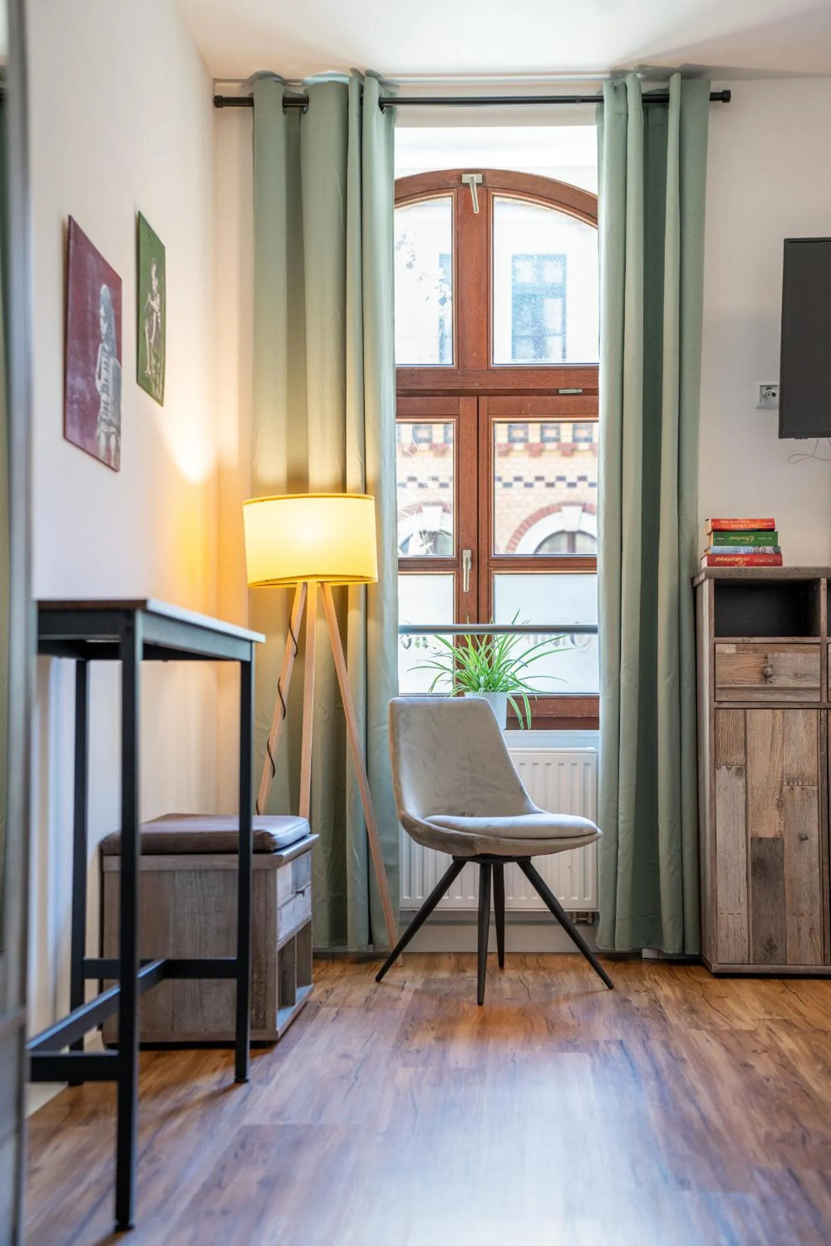 Photo of the whole room in Gwuni Mopera