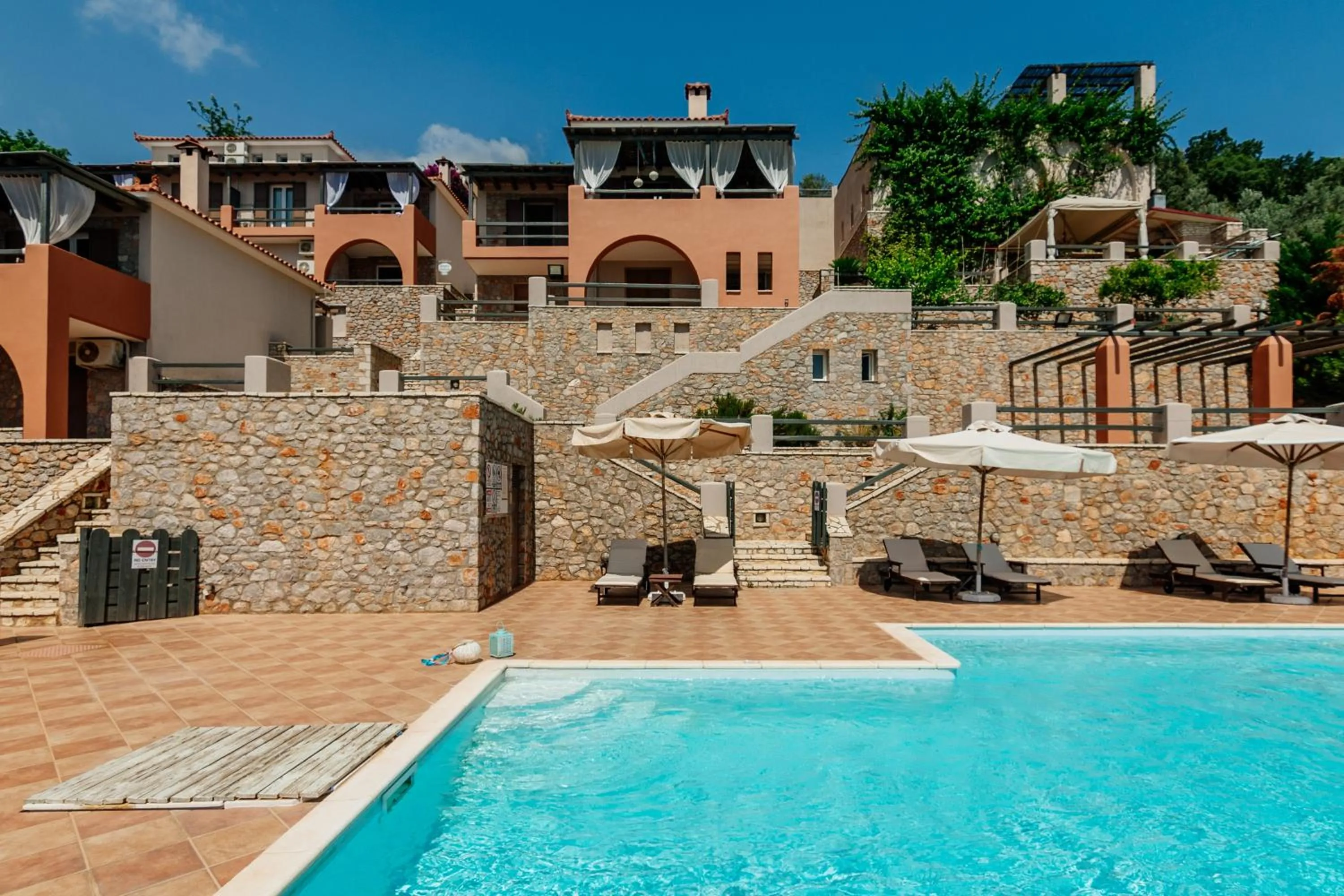 Apelon Tiritas Villas