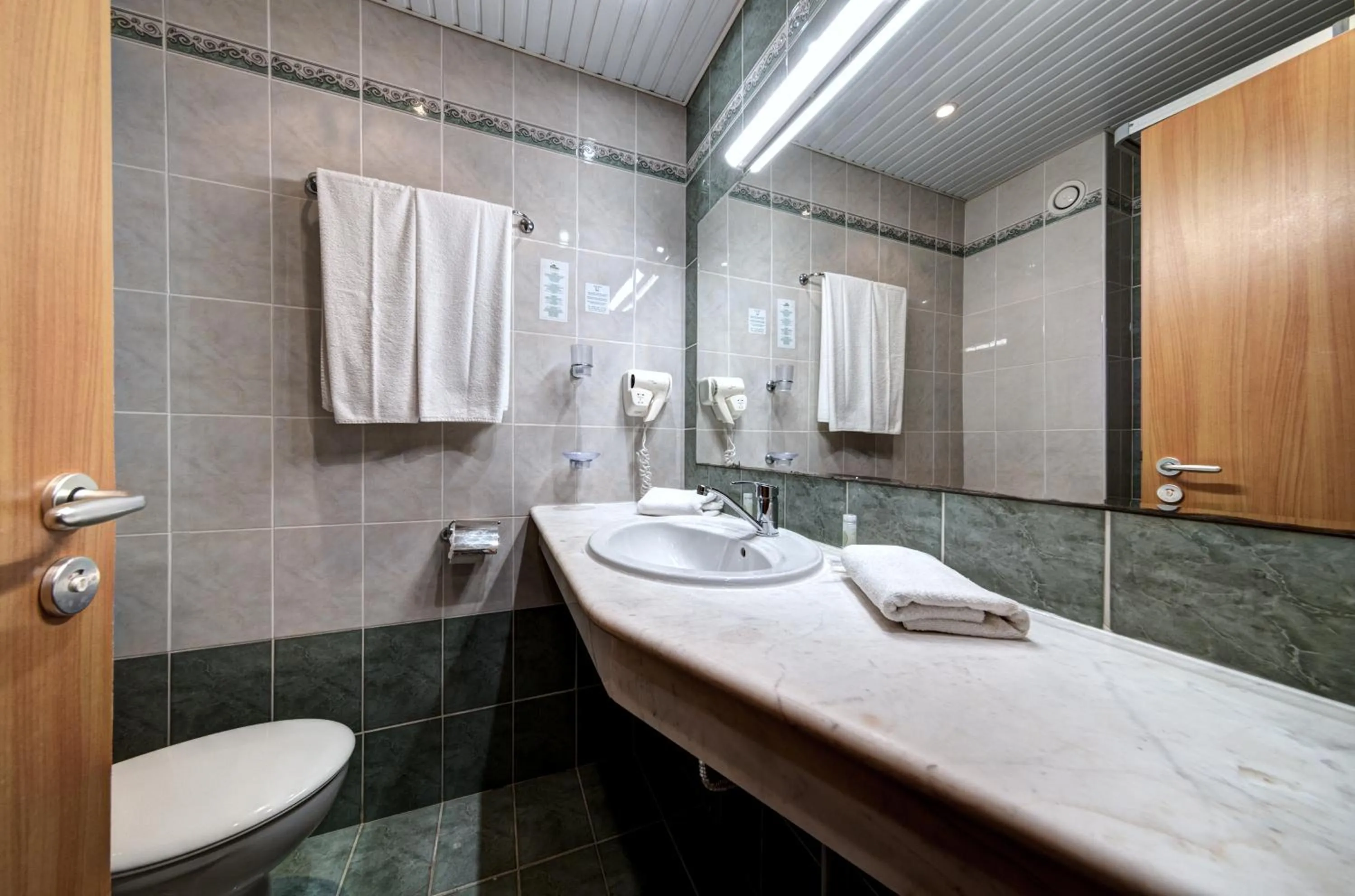 Bathroom in Palm Beach Hotel - All Inclusive with Free beach package & Private Beach
