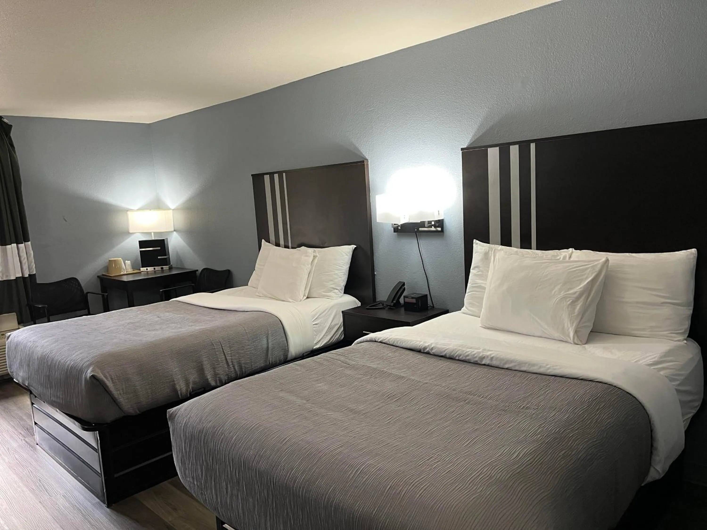 Bed in Quality Inn Elkton -St Augustine South