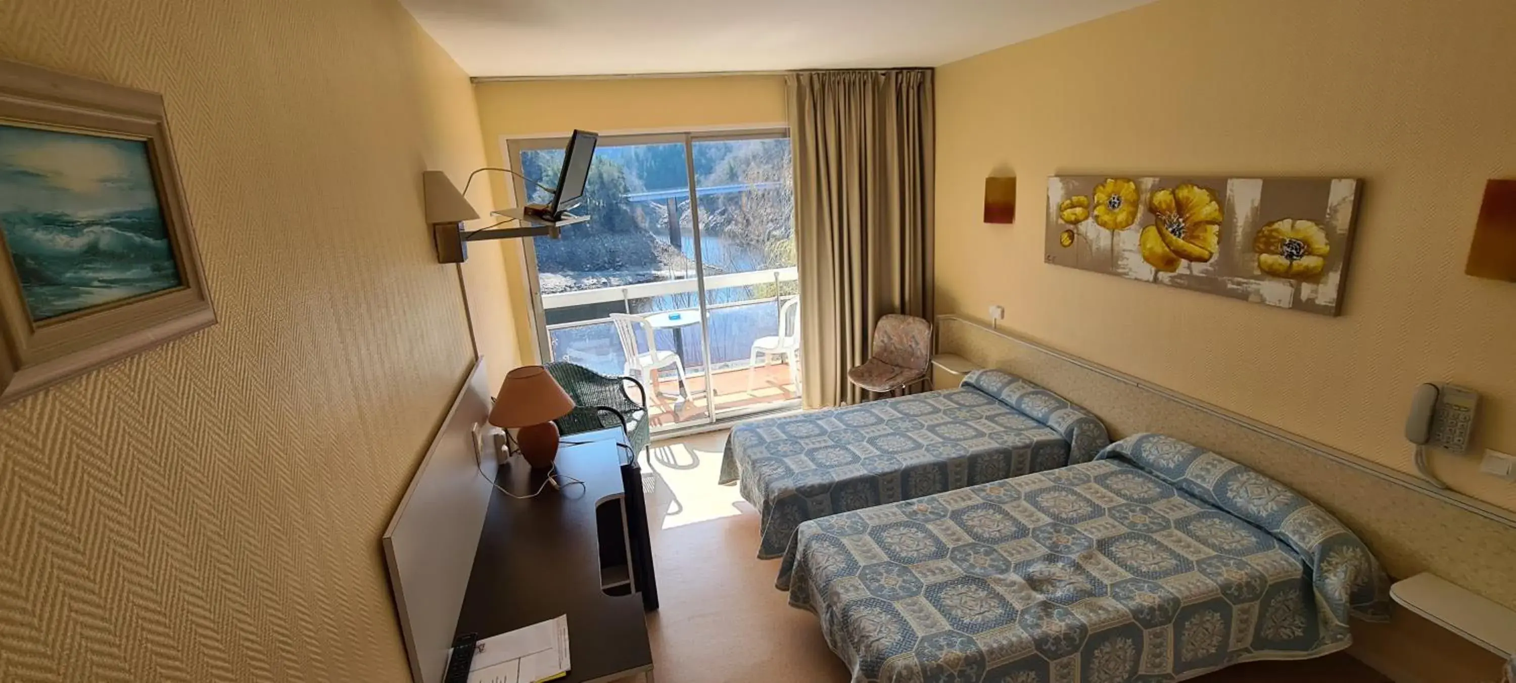 Bedroom, Bed in Garabit Hotel Bedroom, Bed in Garabit Hotel