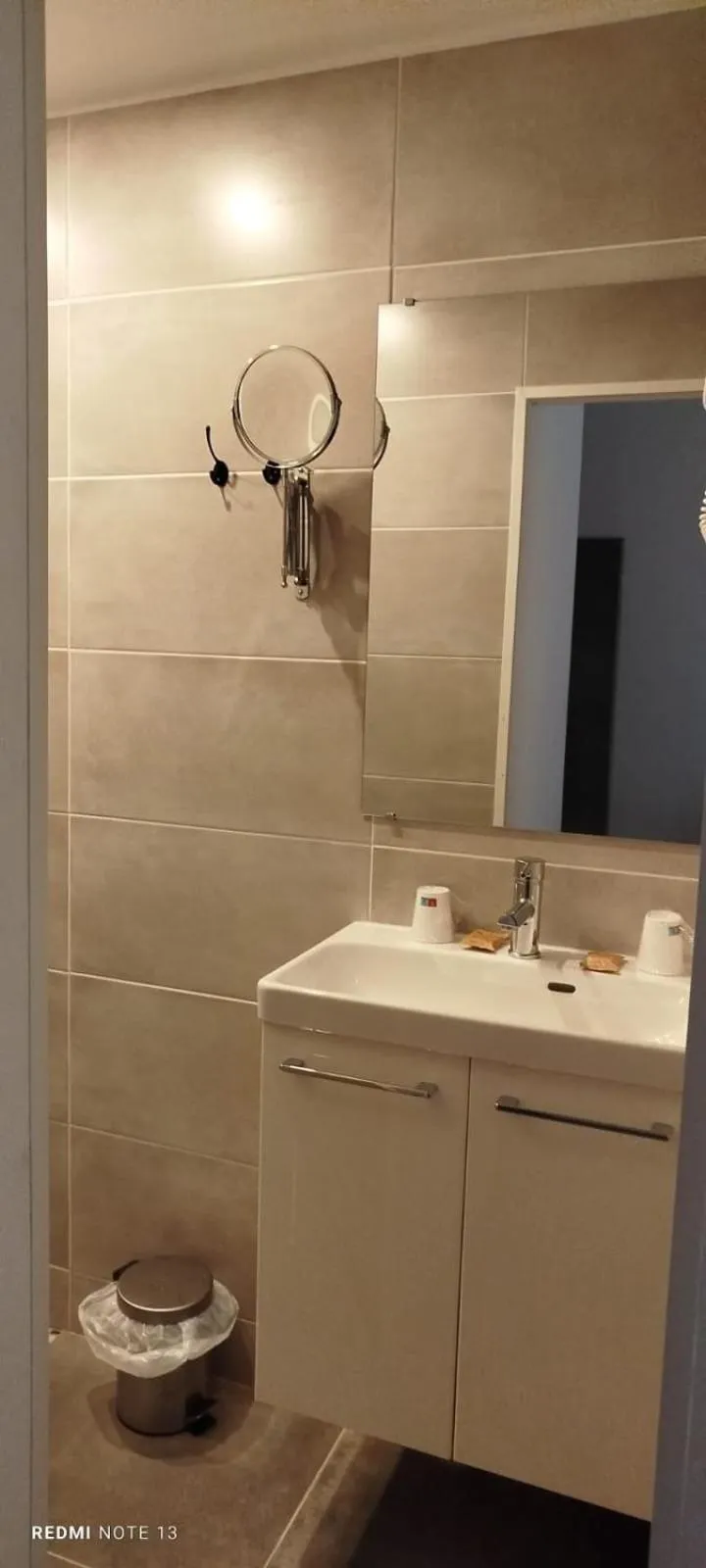 Bathroom in Garabit Hotel