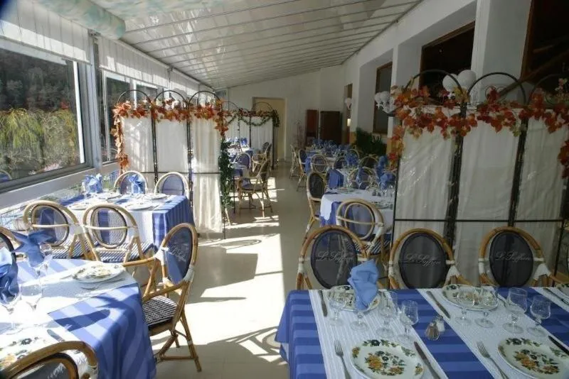 Dining area in Garabit Hotel
