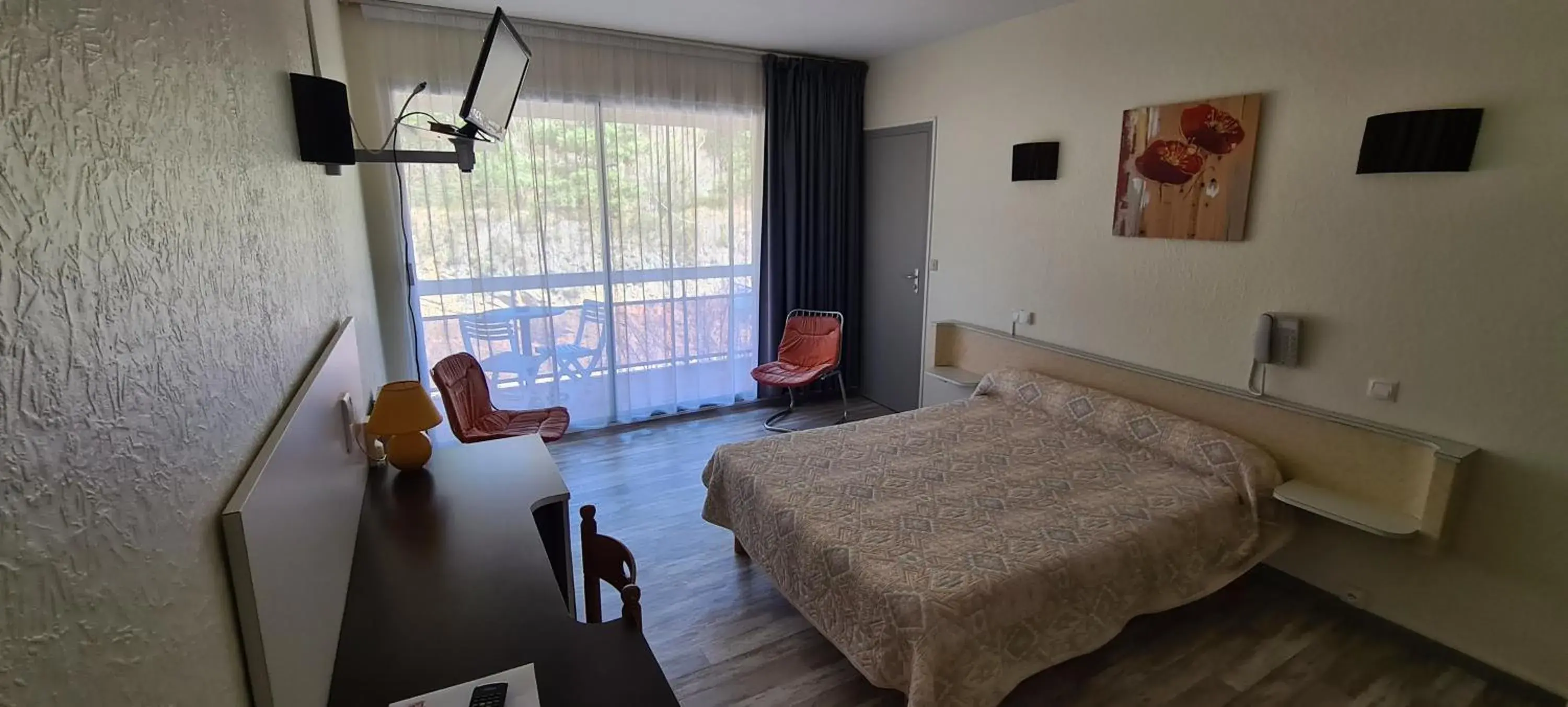 Bedroom, Bed in Garabit Hotel Bedroom, Bed in Garabit Hotel